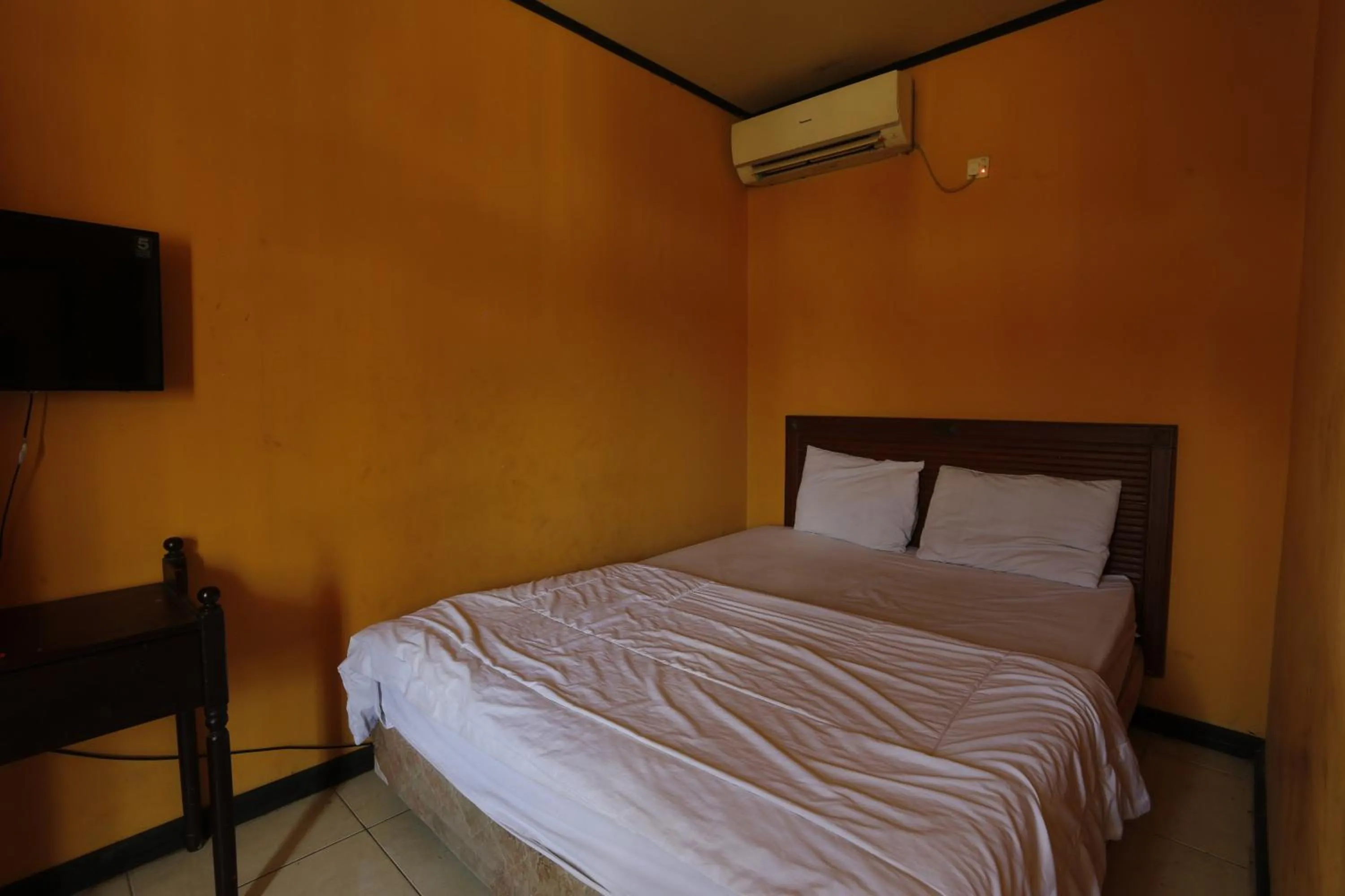 Bedroom, Bed in Hotel O Penginapan Budhe Sri