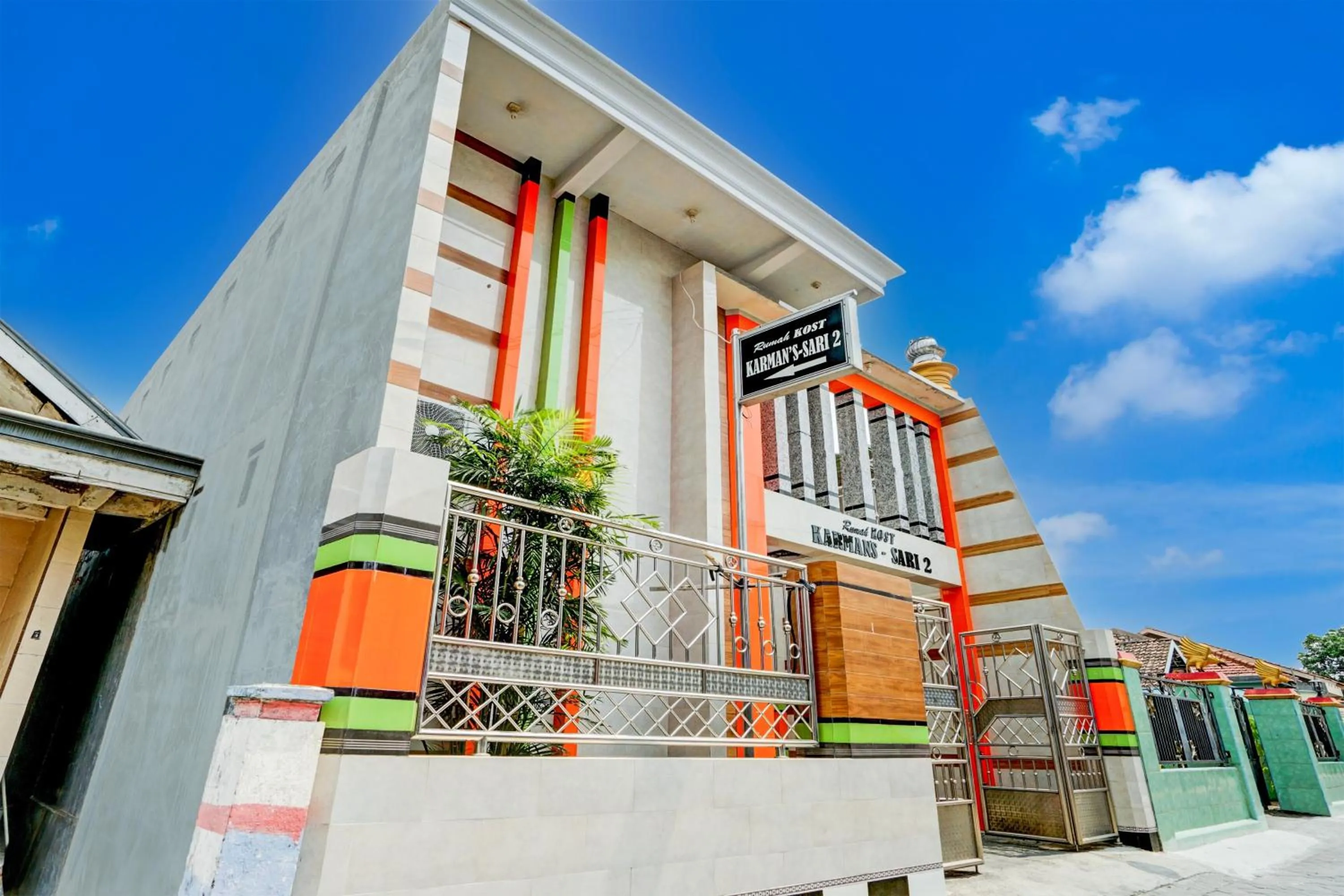 Facade/entrance in Hotel O Karman's Sari 1 Homestay Syariah