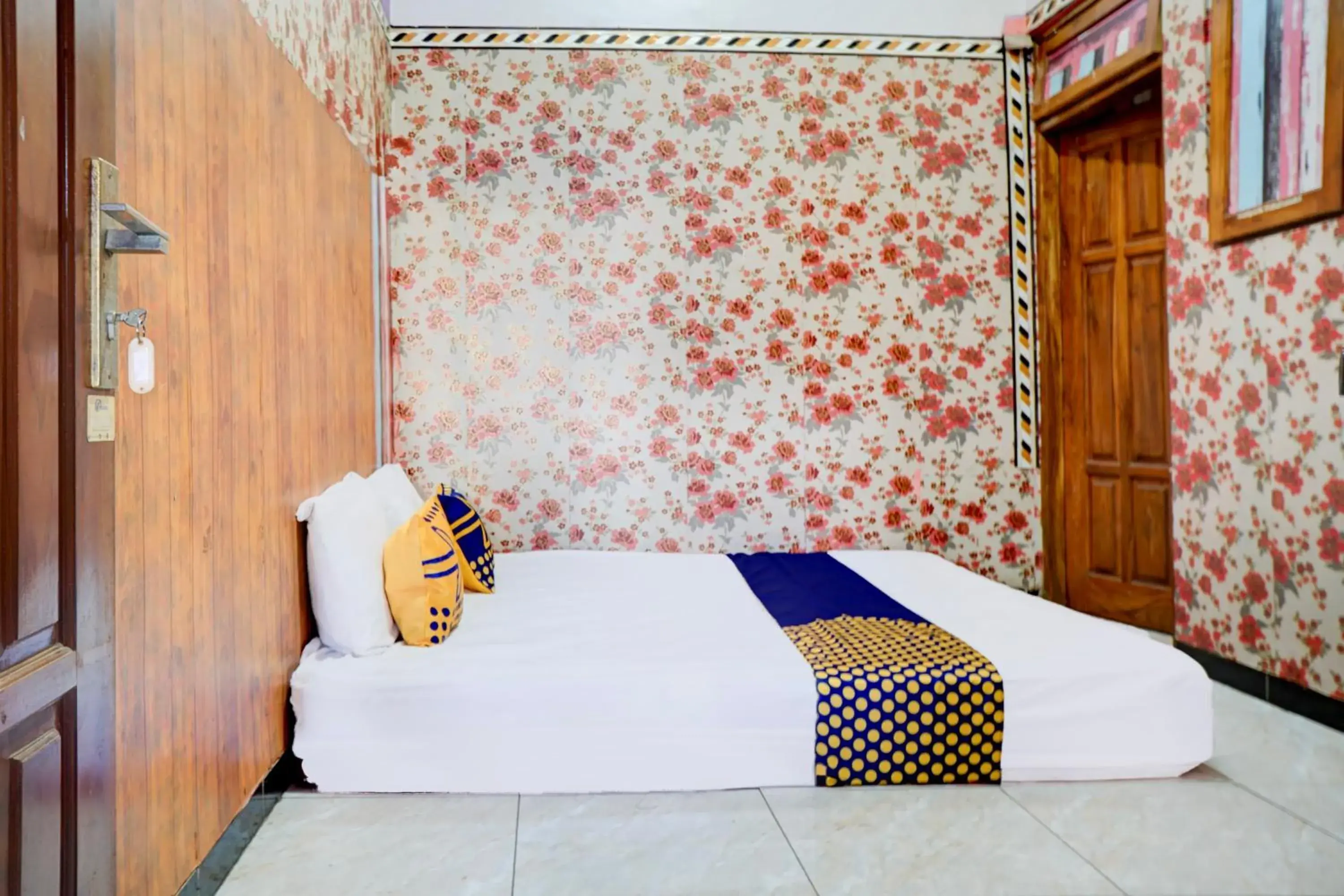 Budget Double Room in Hotel O Karman's Sari 1 Homestay Syariah Budget Double Room in Hotel O Karman's Sari 1 Homestay Syariah