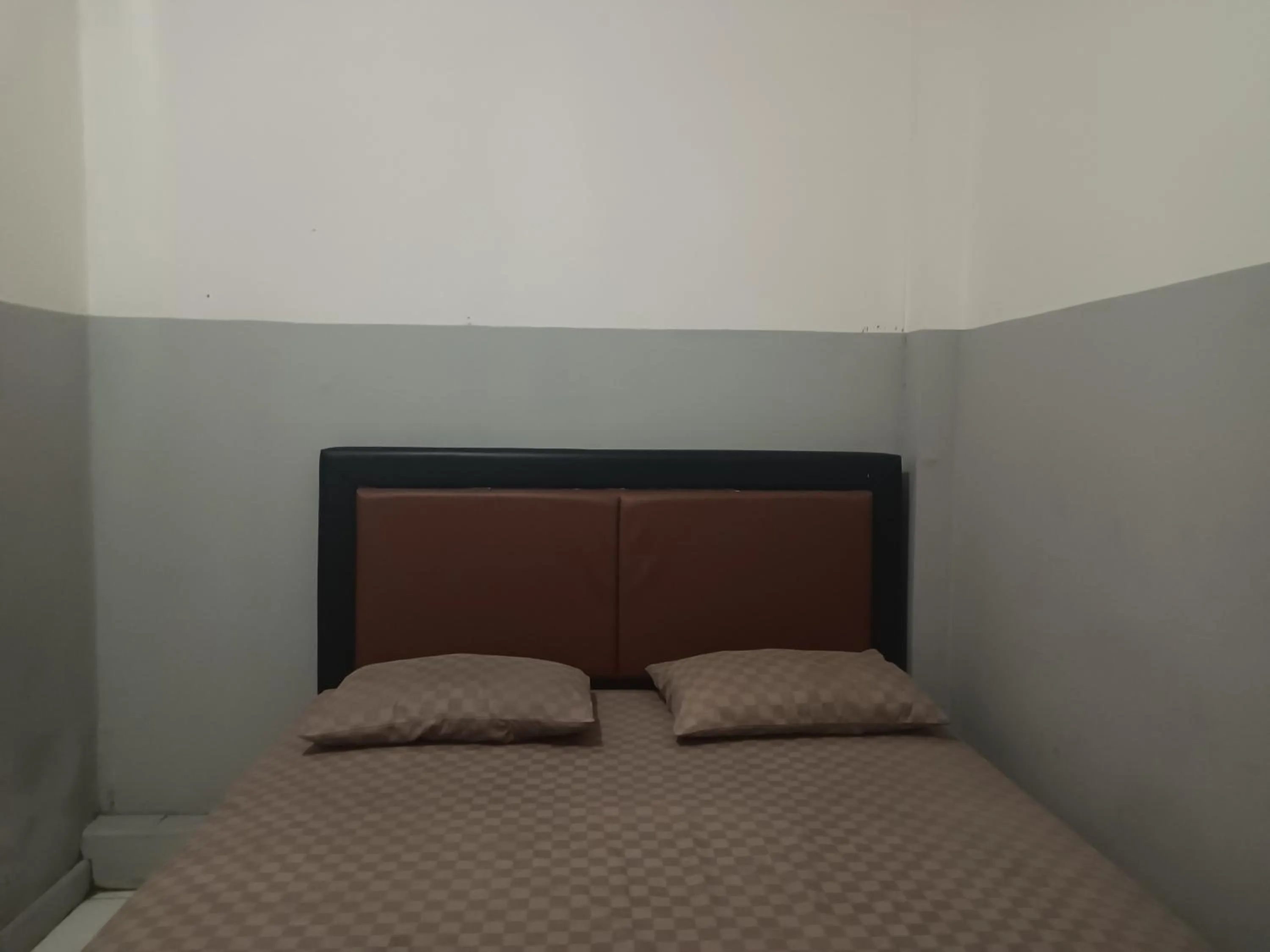 Bedroom, Bed in OYO 93090 Multi Plus Inn