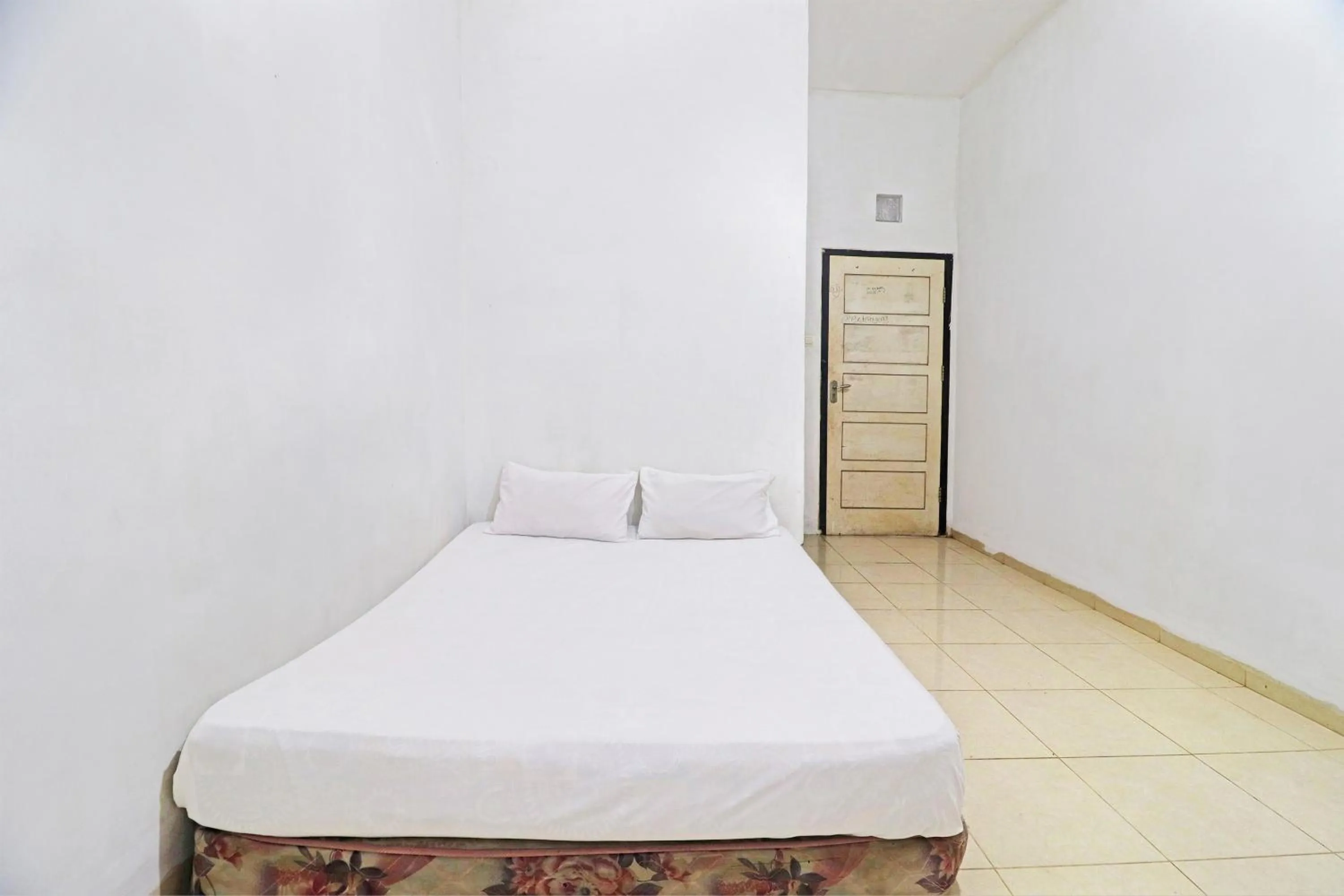 Bedroom, Bed in Hotel O Arizona Homestay