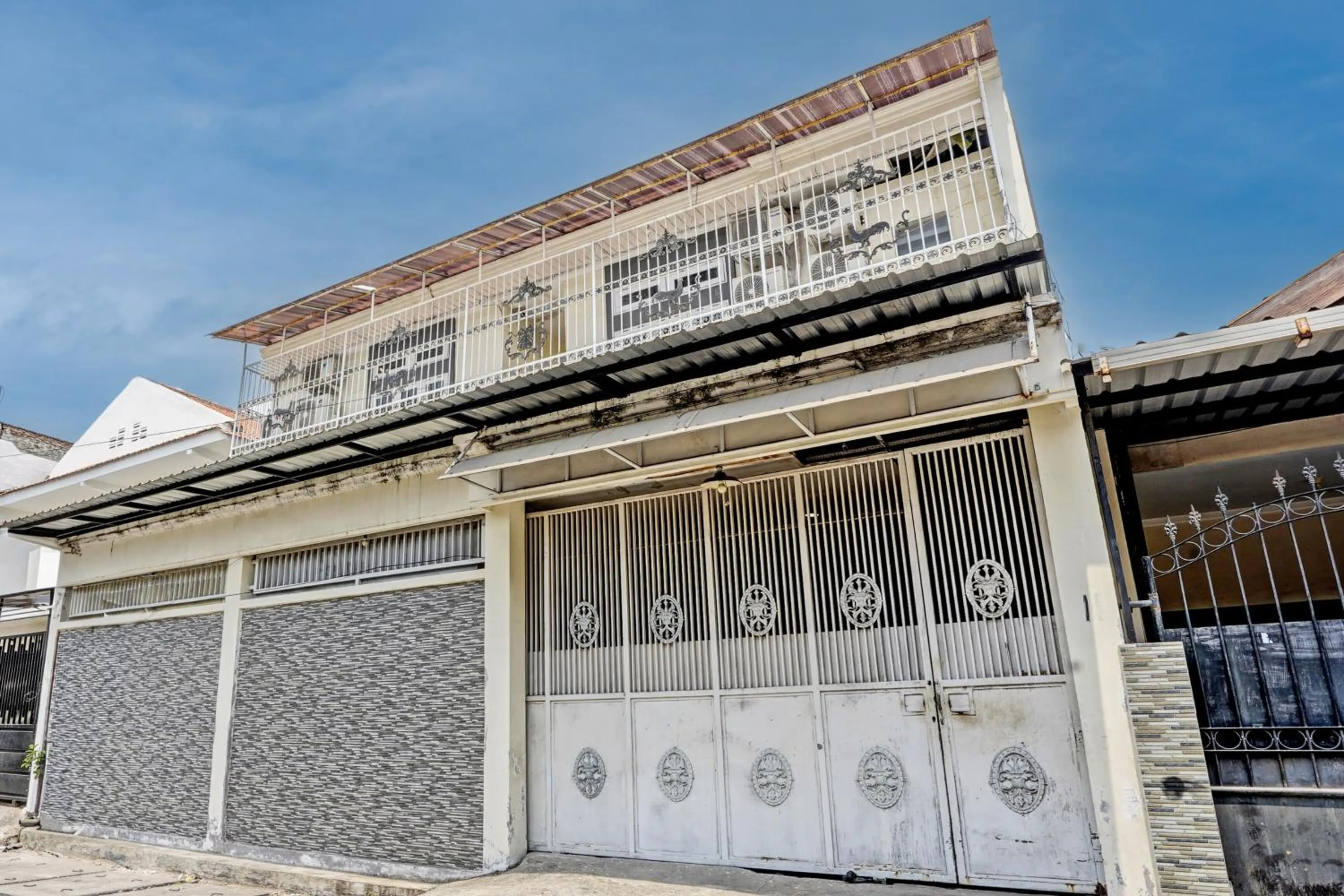 Facade/entrance in OYO 93114 Salak Homestay Syariah