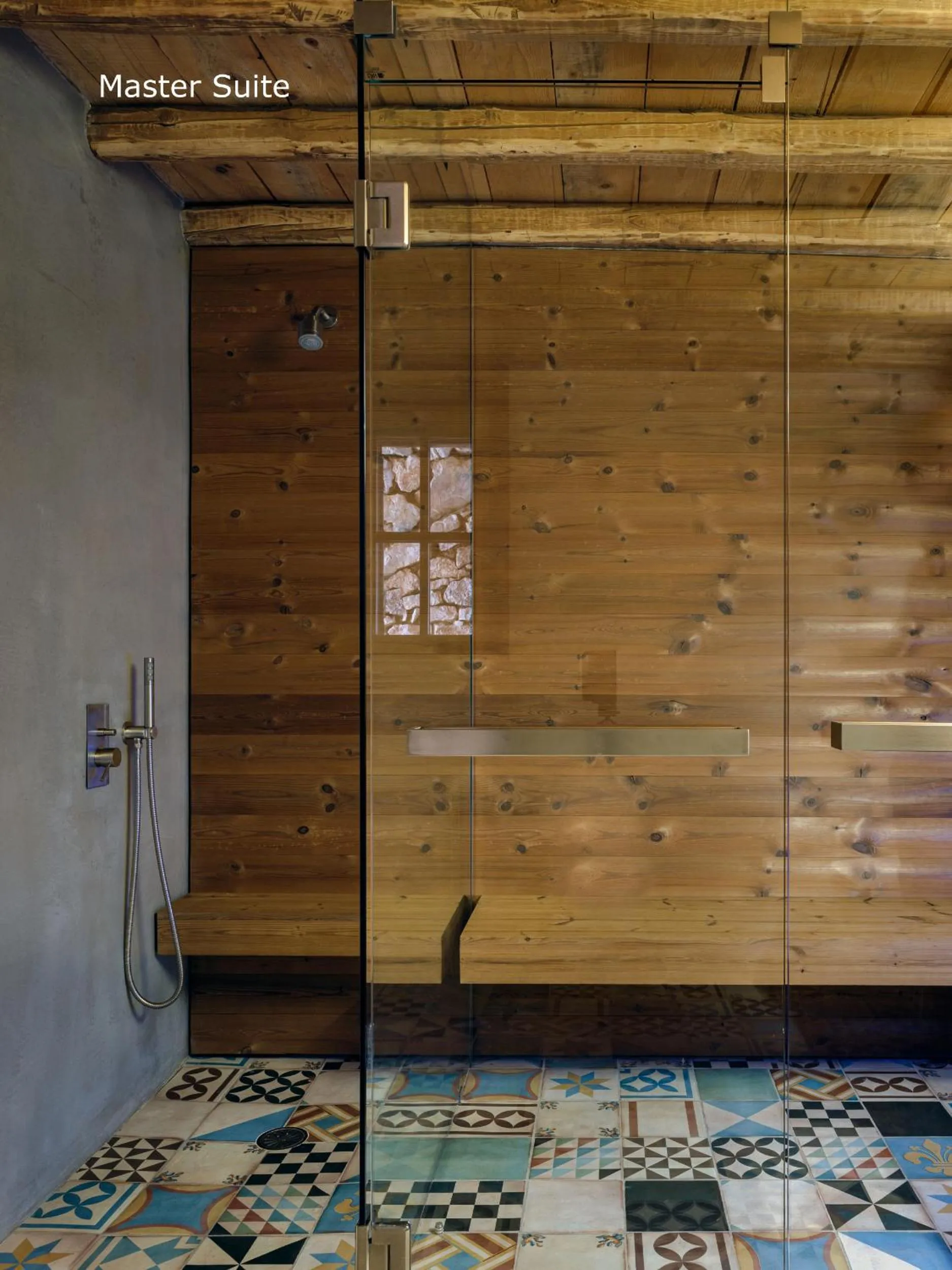 Shower in Moreas Peak Lodge