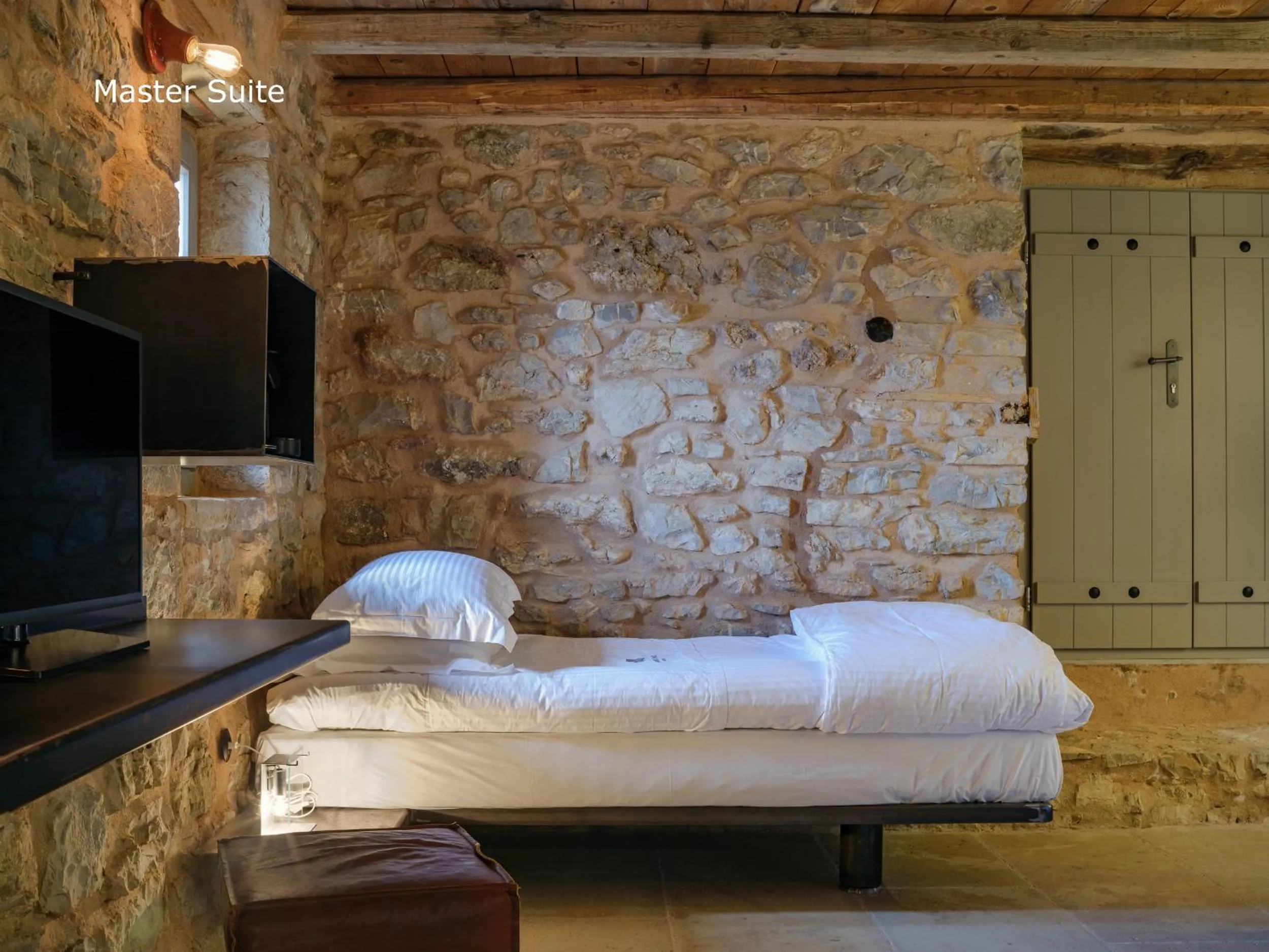 Bed in Moreas Peak Lodge