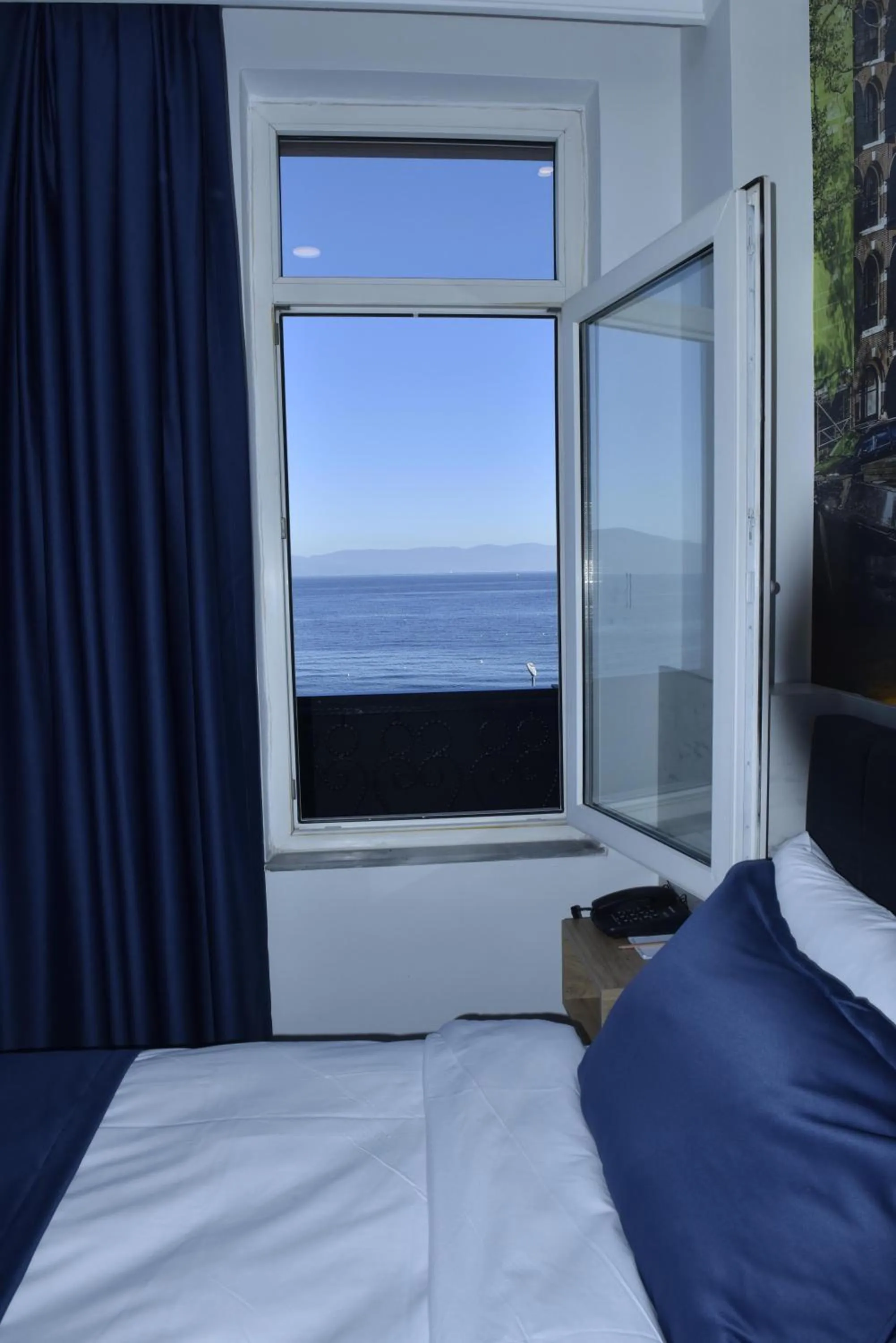 Balcony/Terrace, Bed in Bella Otel Mudanya