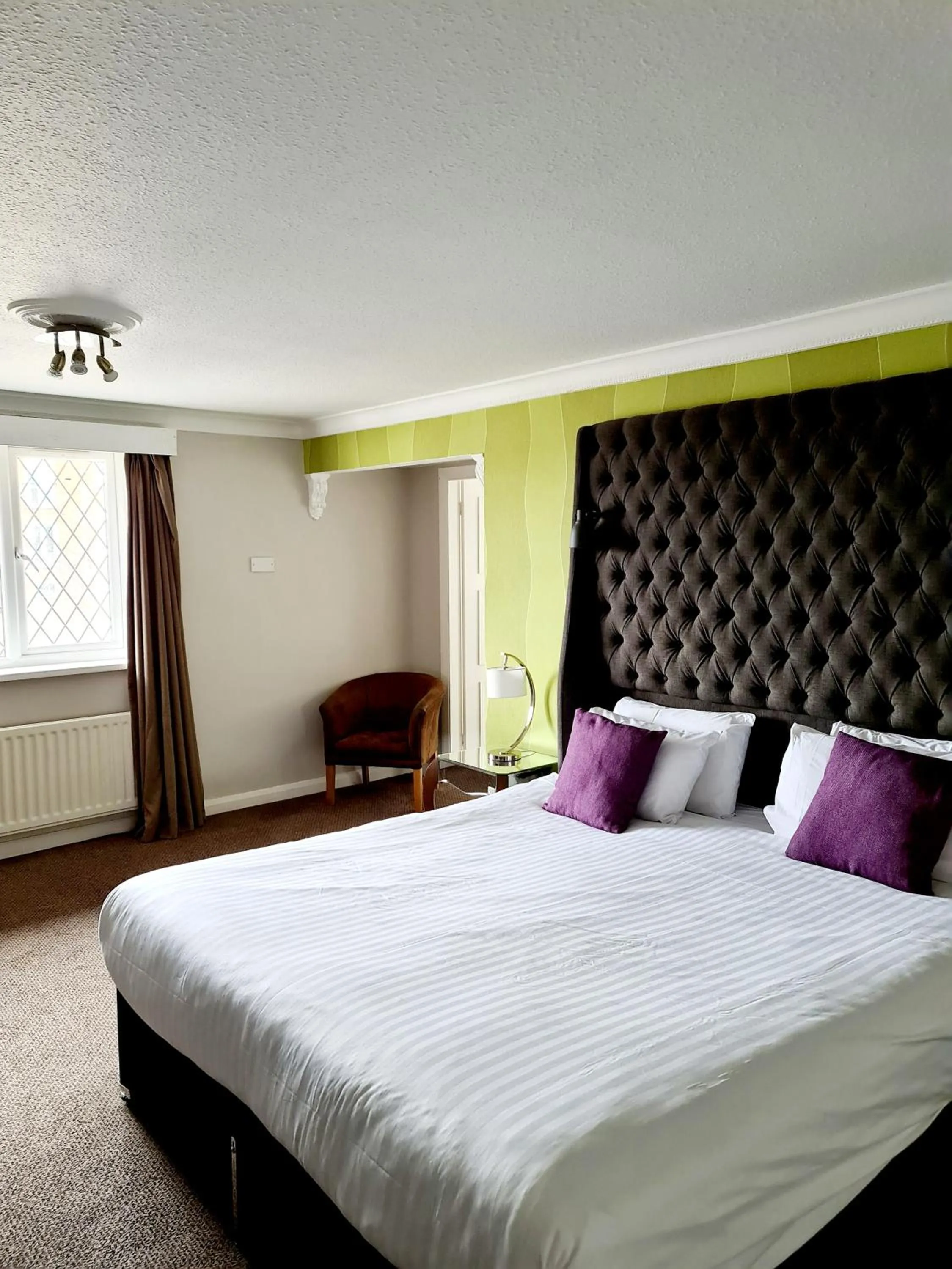 Photo of the whole room, Bed in Barons Court Hotel Walsall