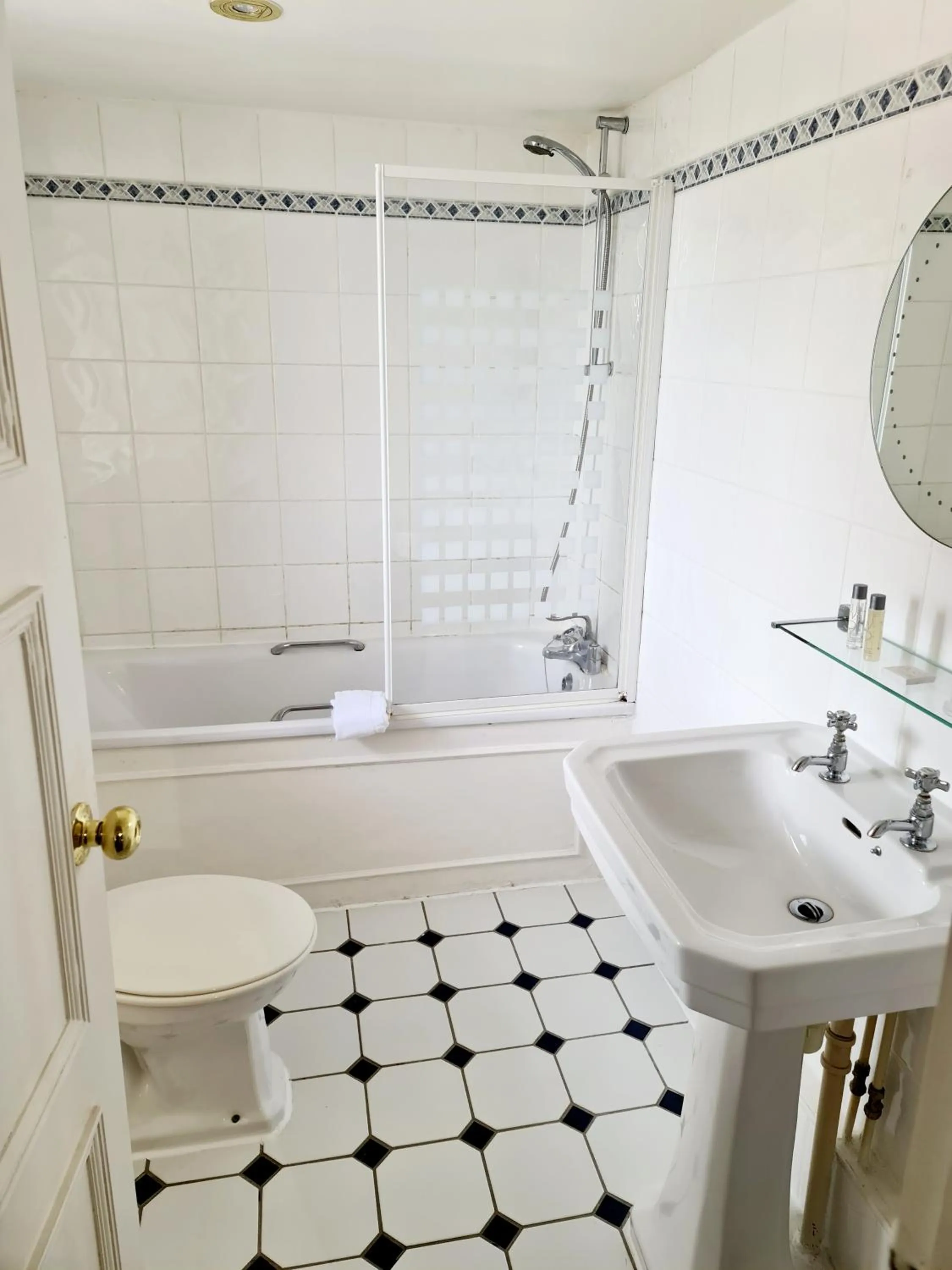 Shower in Barons Court Hotel Walsall