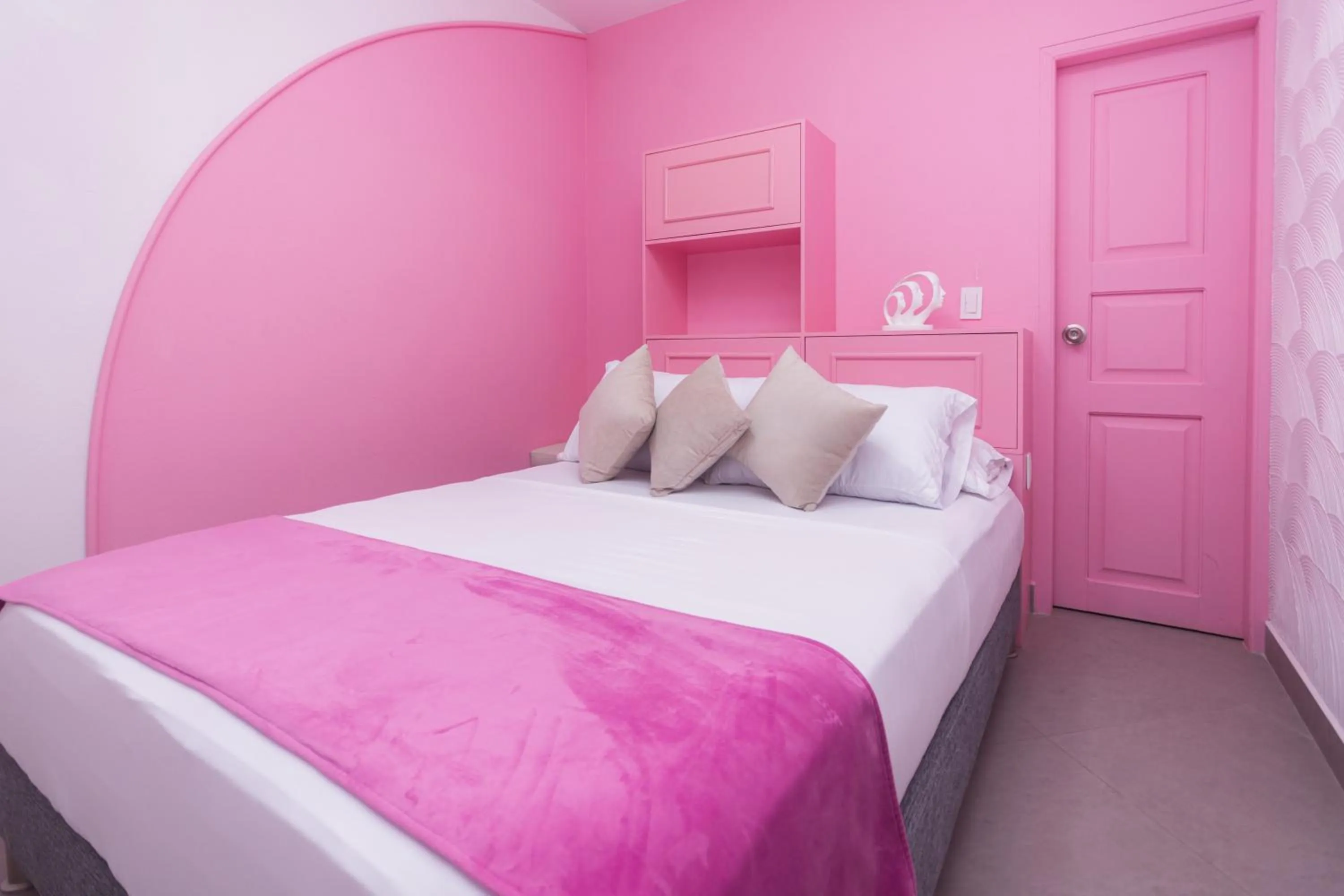 Bed in Hotel Chromatic