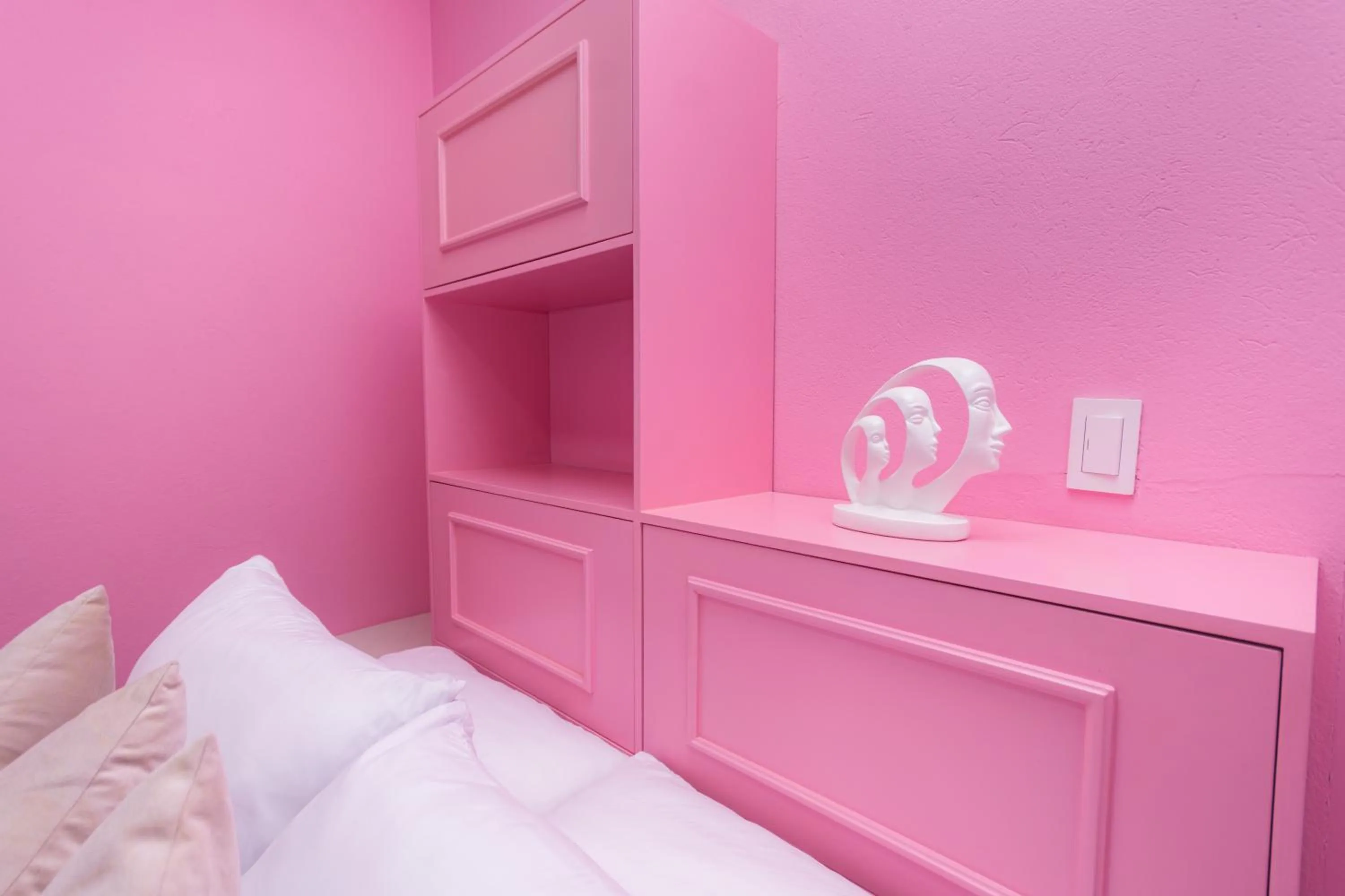 Bed in Hotel Chromatic