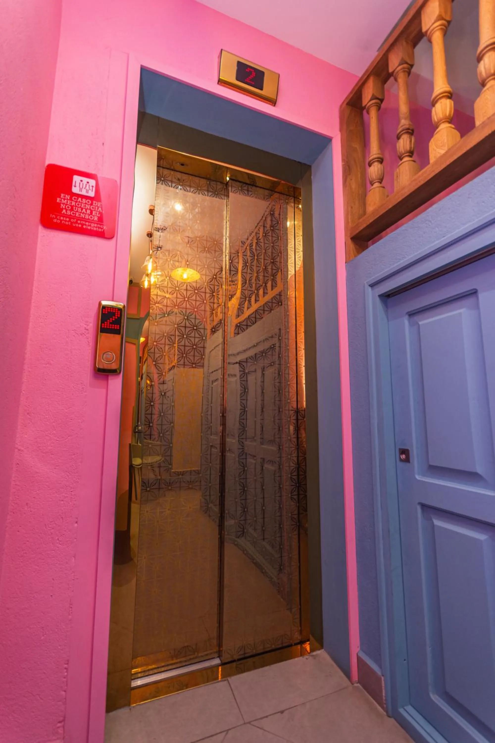 elevator in Hotel Chromatic