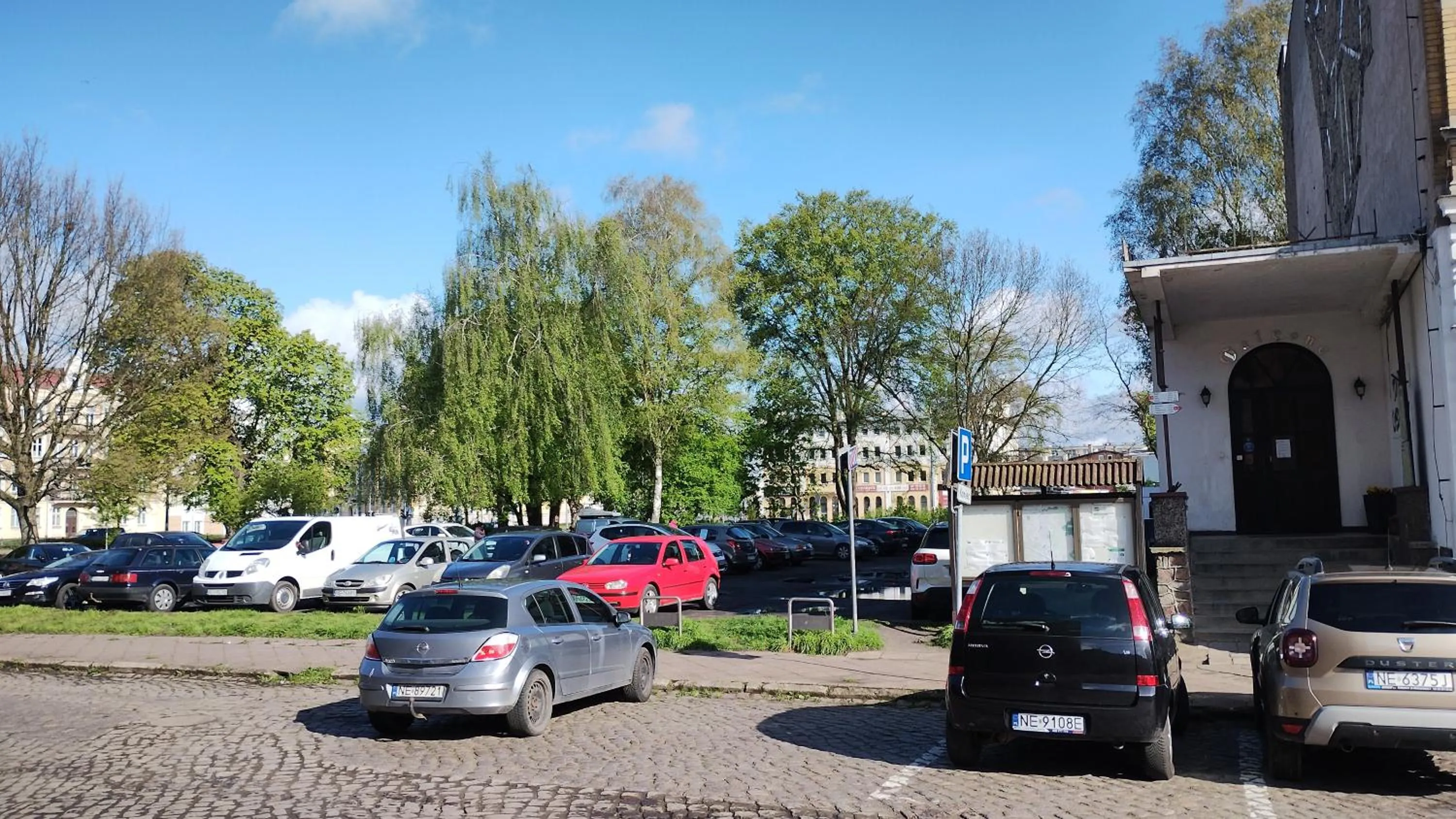 Property building in Galeona - Hotel turystyczny