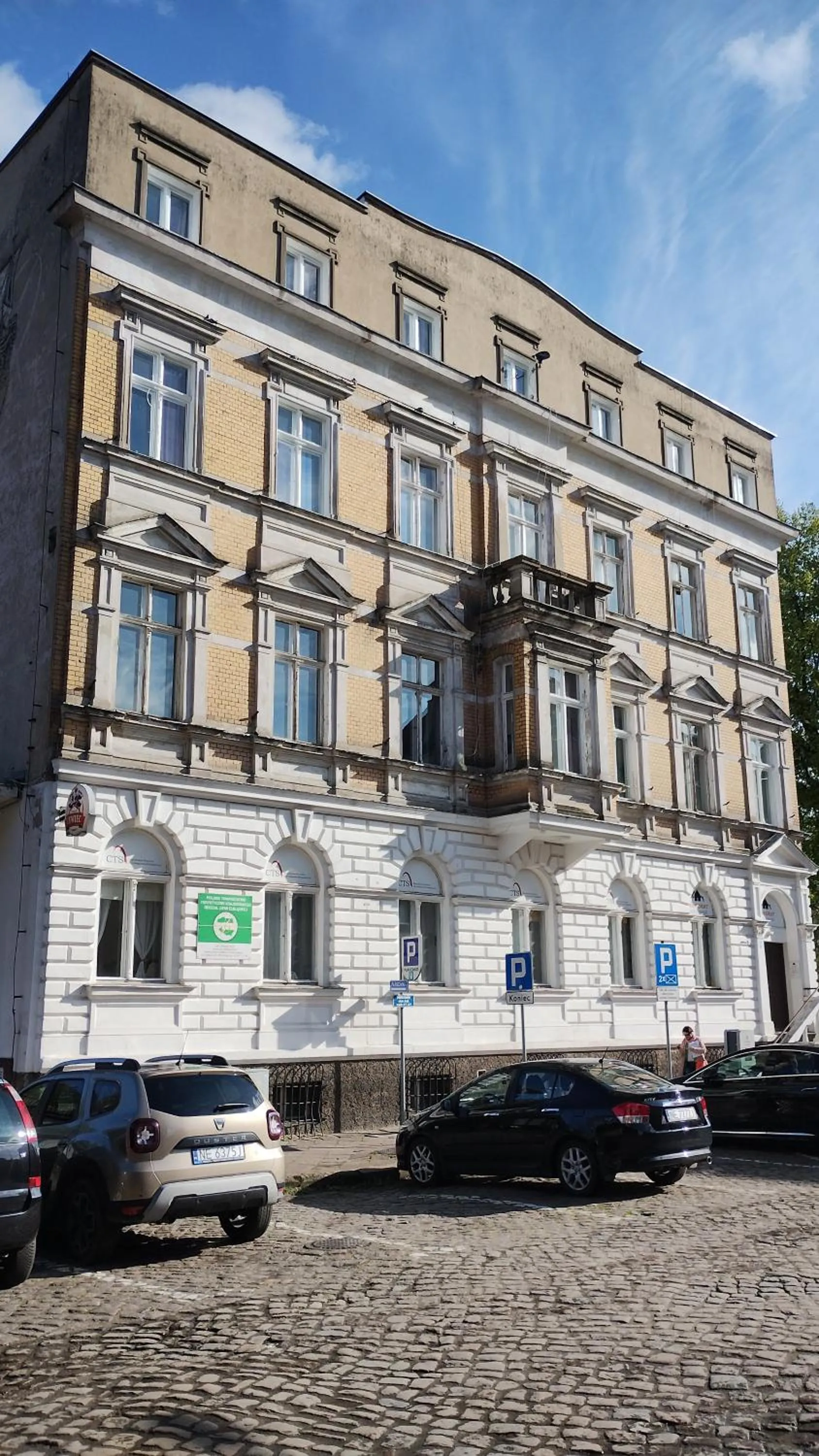 Property building in Galeona - Hotel turystyczny