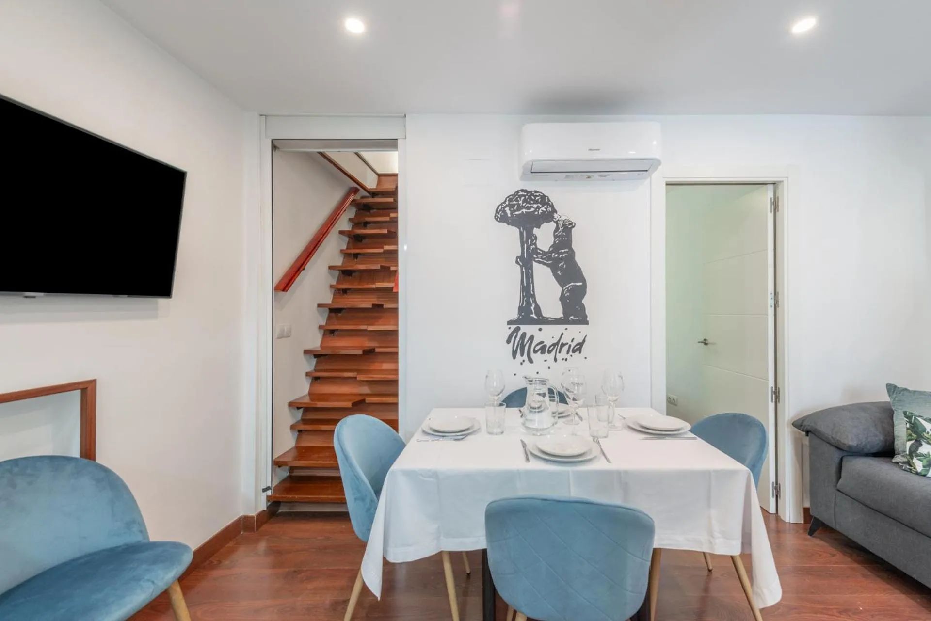 Communal lounge/ TV room in Duplex PLAZA MAYOR by MONARO*****