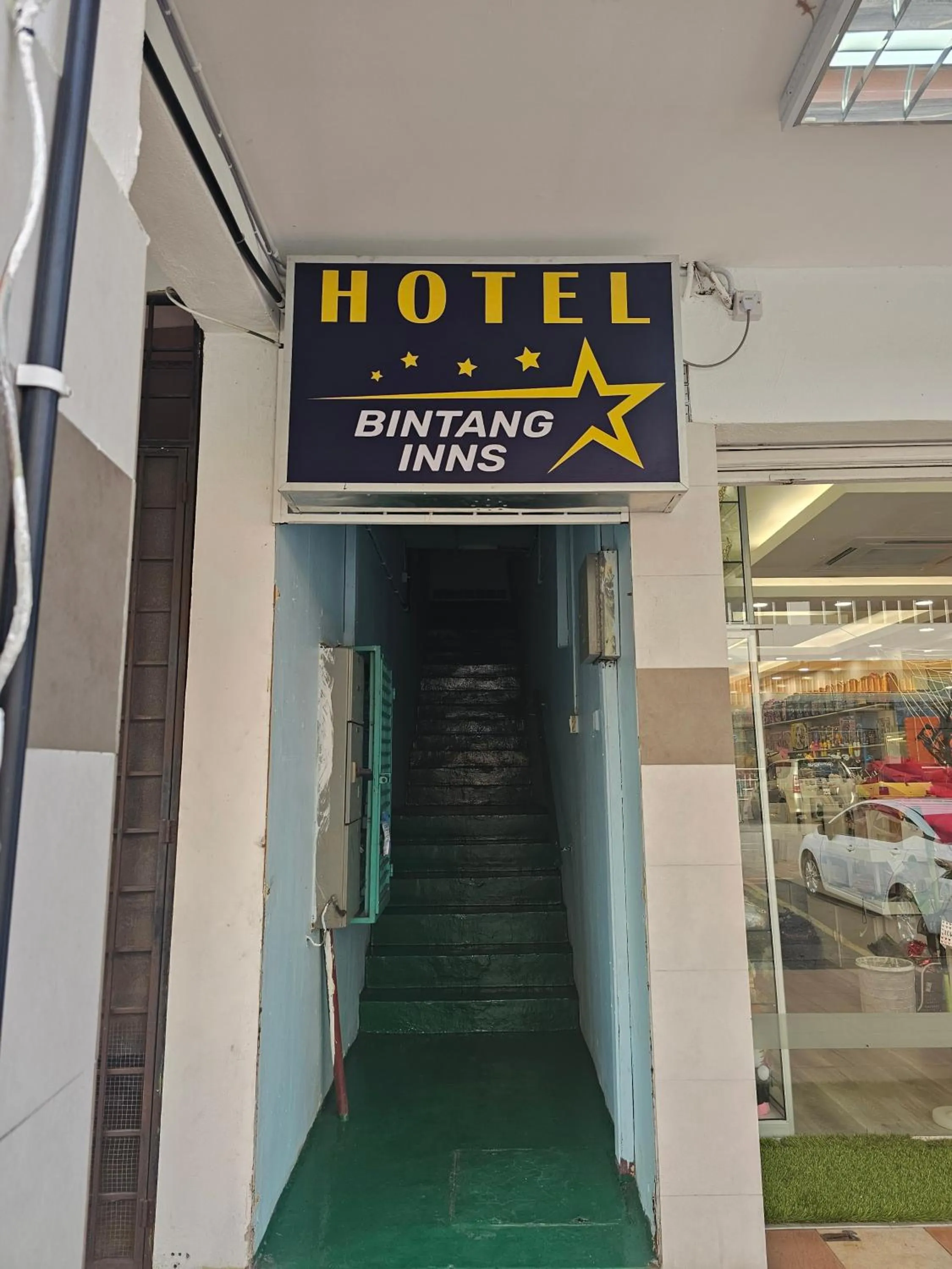 Facade/entrance in Hotel O Bintang Inns