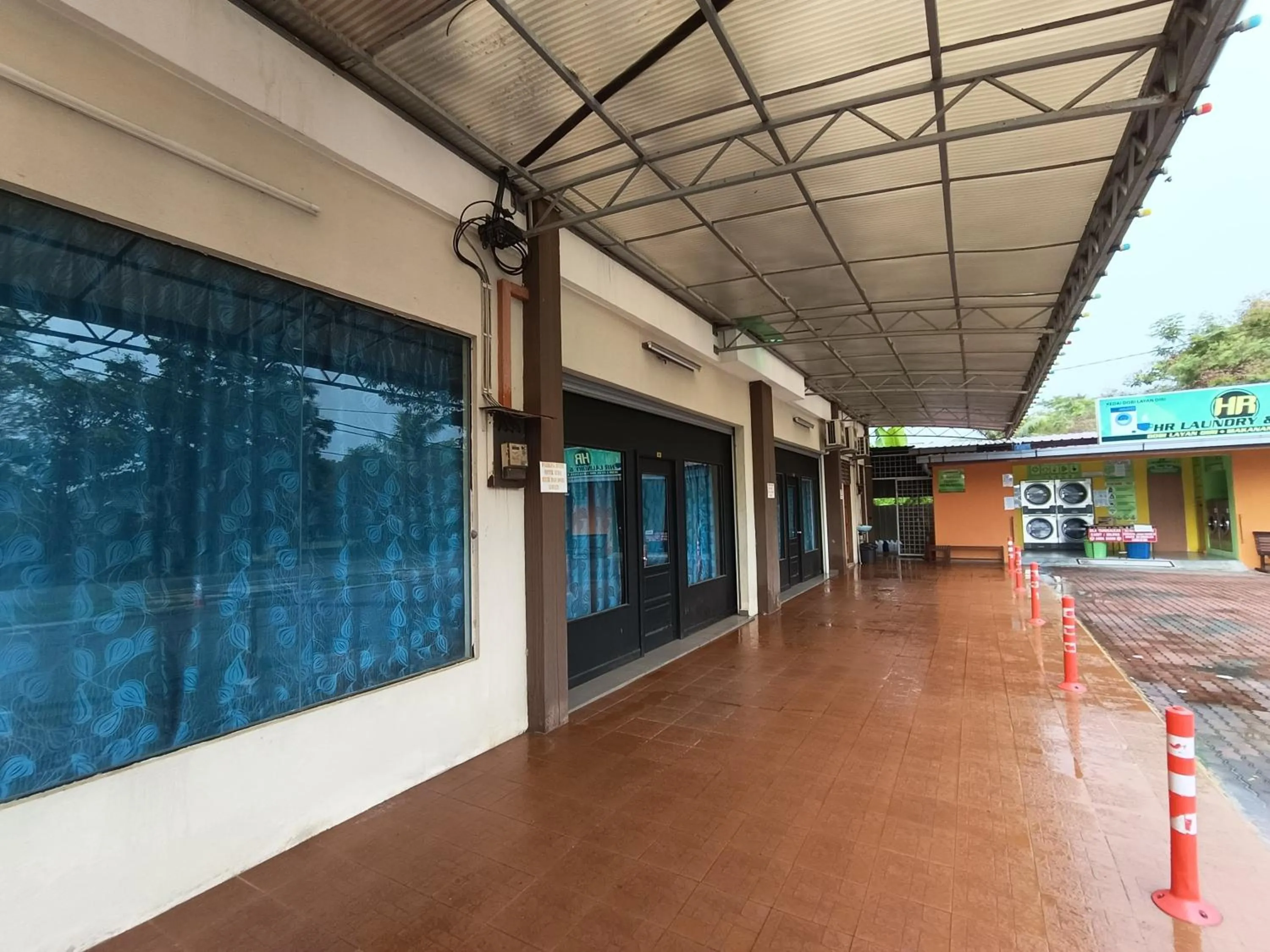 Facade/entrance in OYO 90868 Oba Hotel