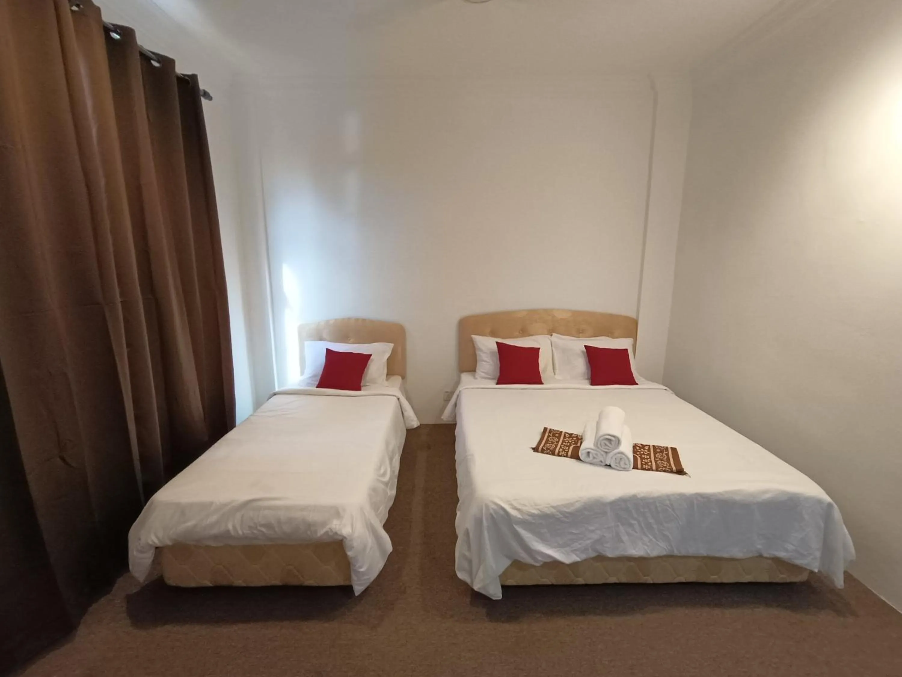 Bedroom in OYO 90868 Oba Hotel