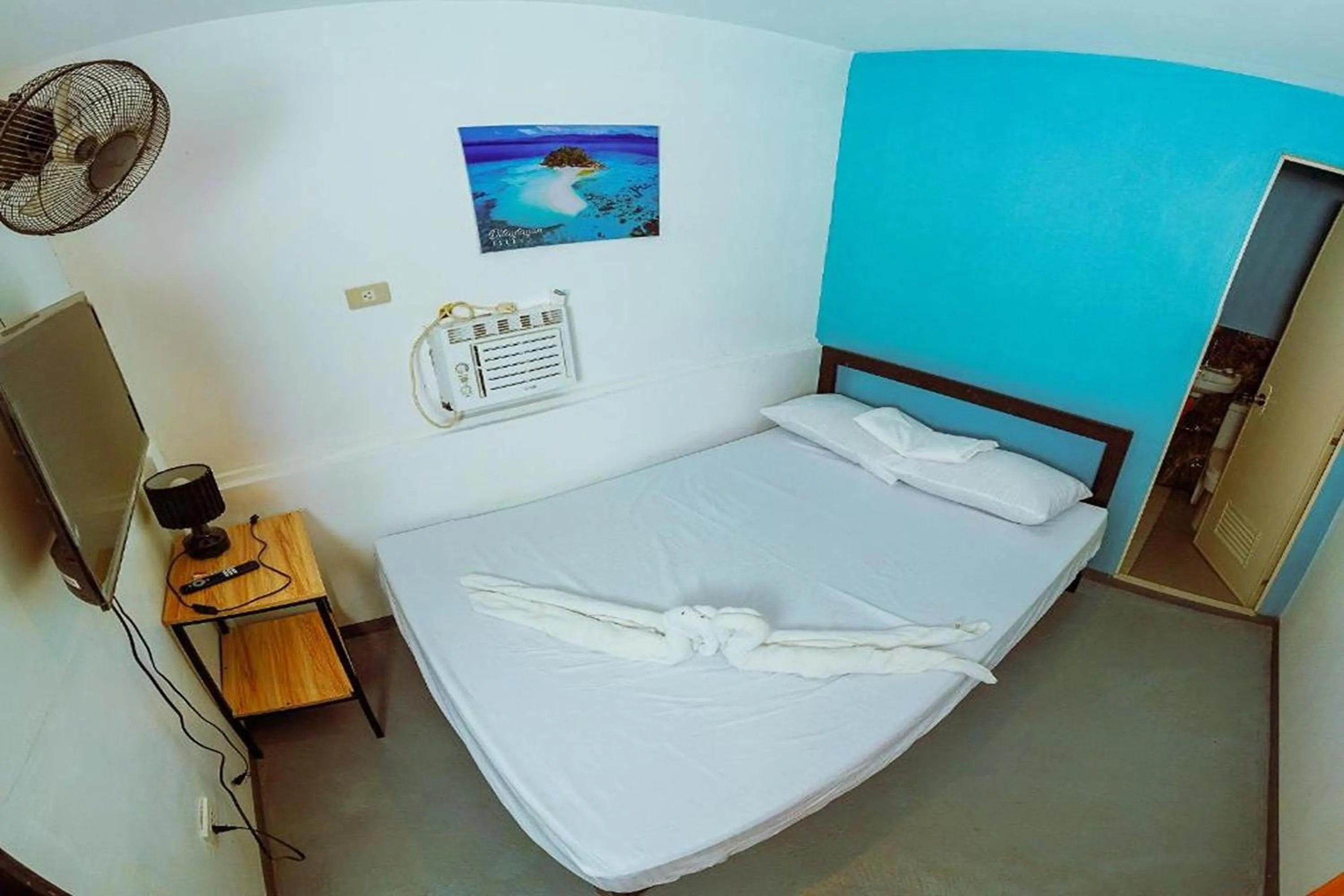 Bed in Adventourist Inn Coron