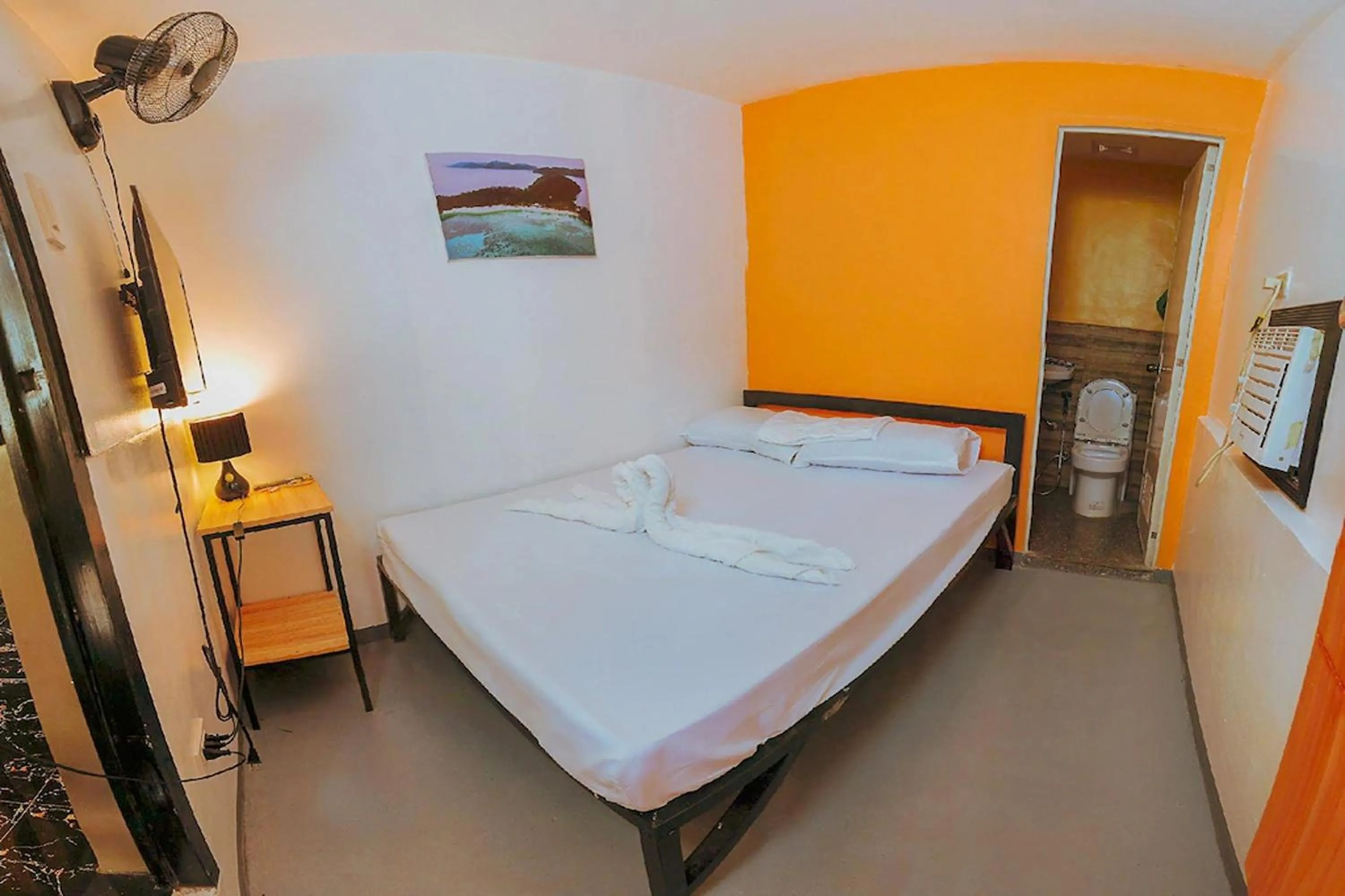 Bed in Adventourist Inn Coron