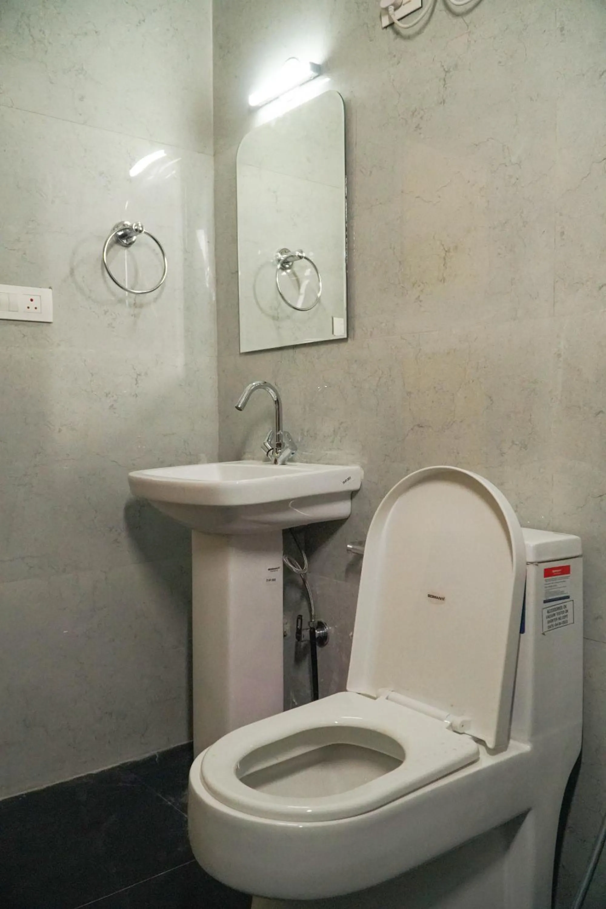Toilet in Firefly Hostel