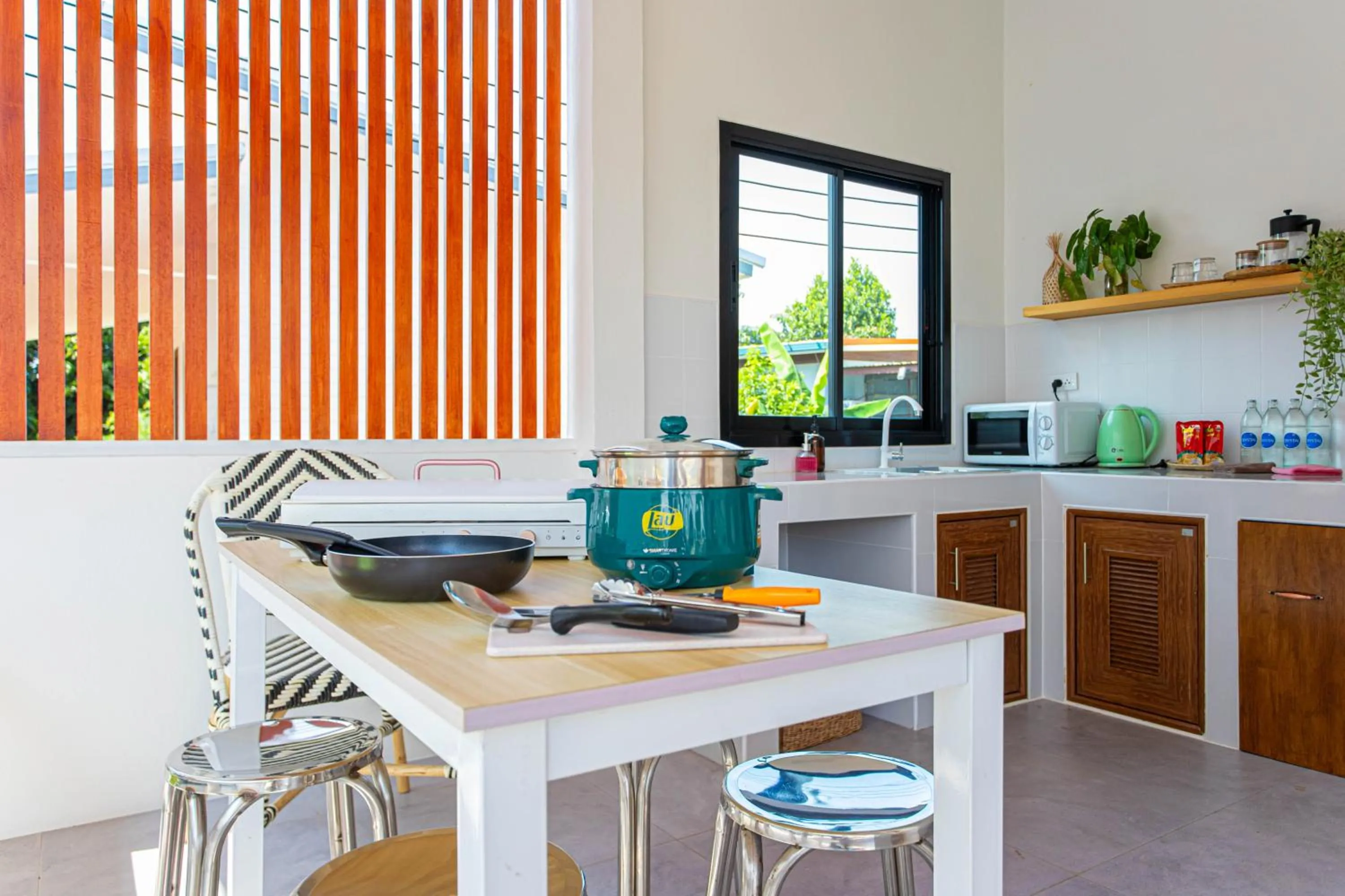 Kitchen or kitchenette in Vawa Guesthouse