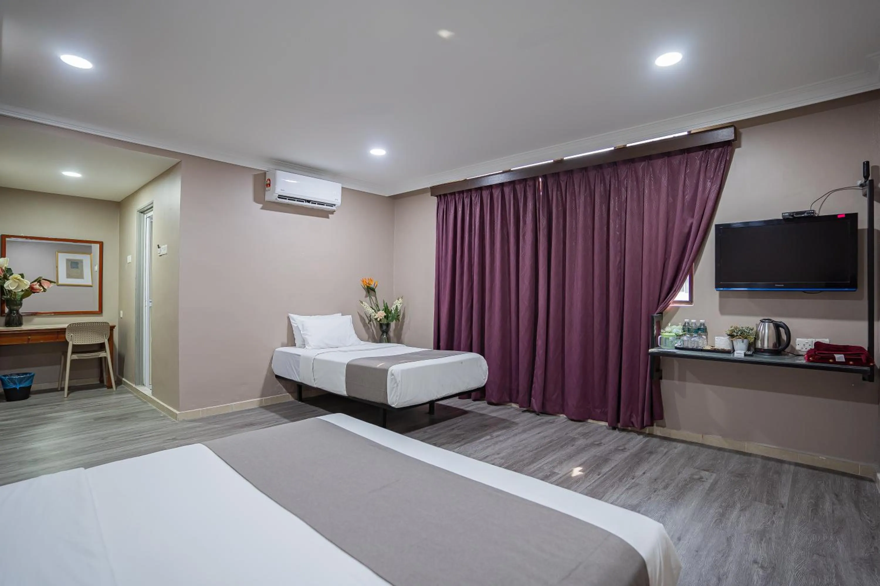 Bed in HOTEL 28 RAPID