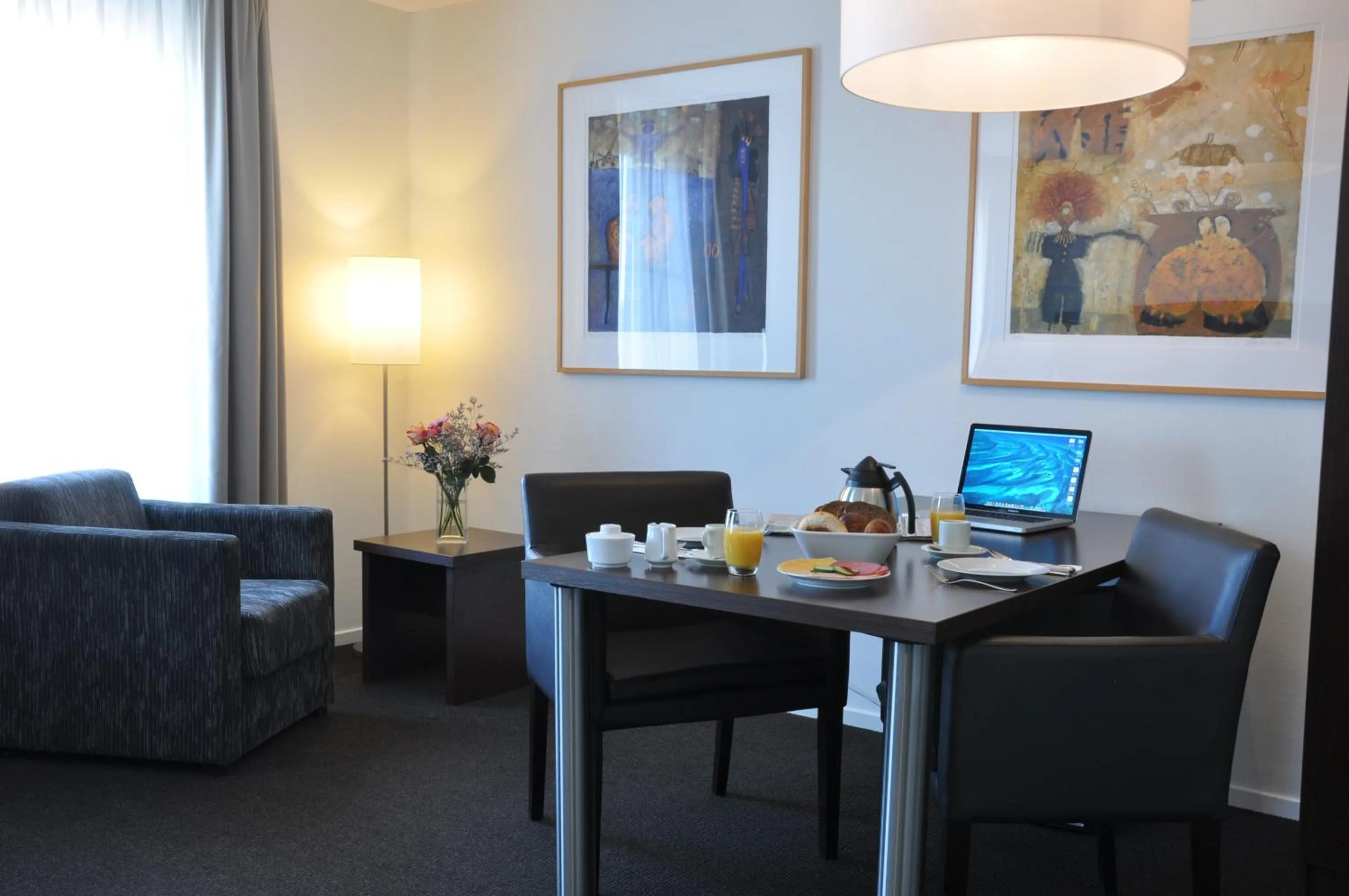 Dining area in Sandton Eindhoven Centre - Private parking