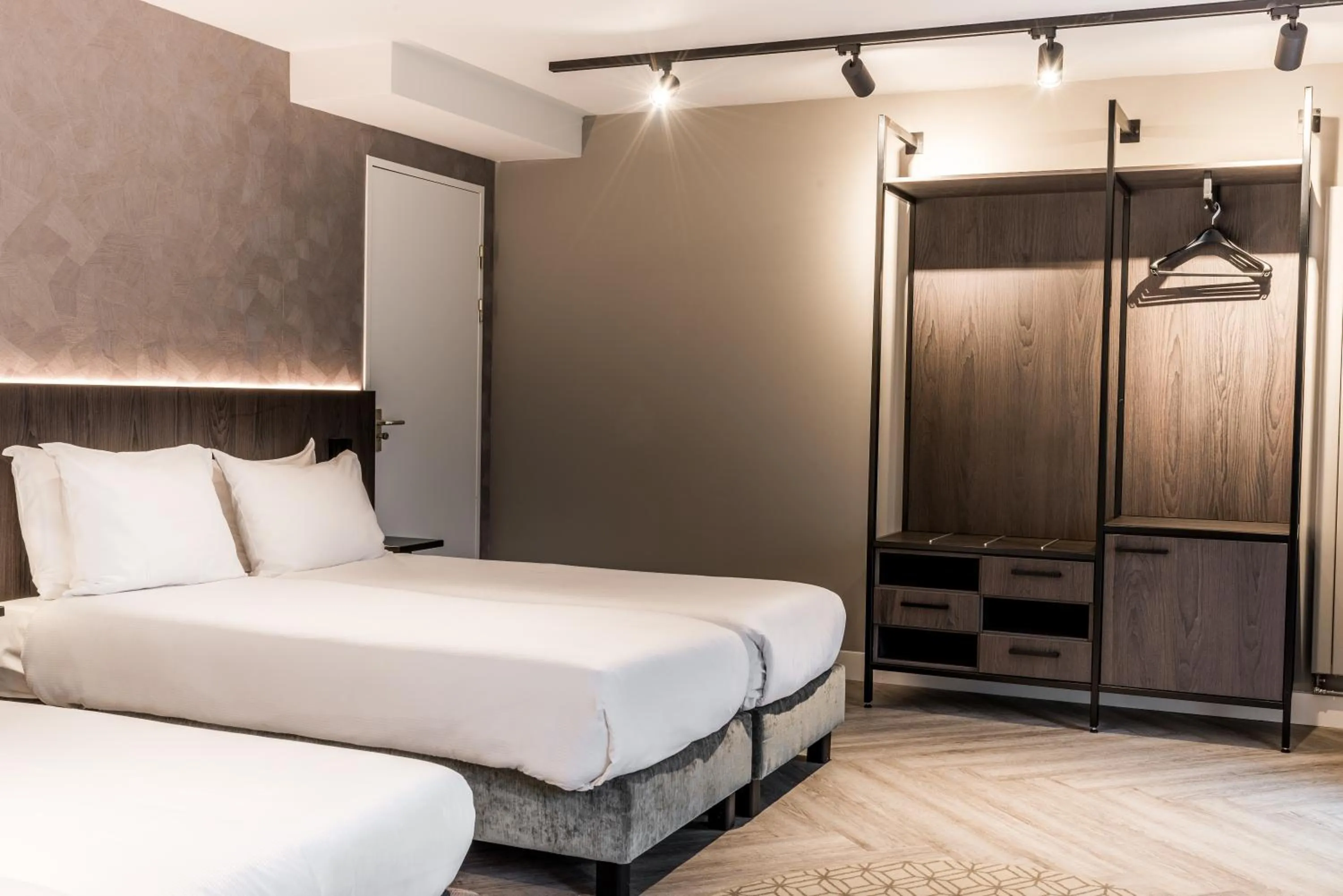 Photo of the whole room, Bed in Sandton Eindhoven Centre - Private parking