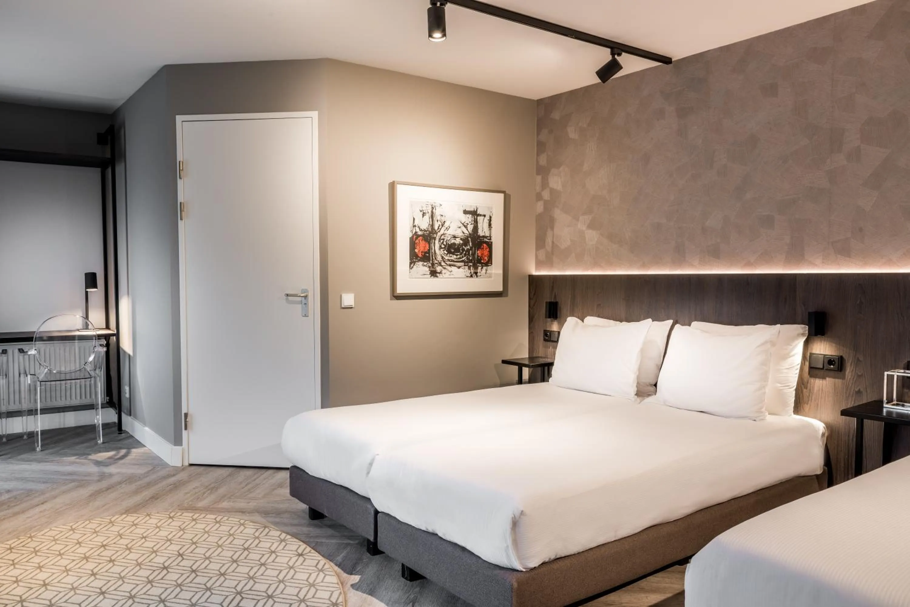 Photo of the whole room, Bed in Sandton Eindhoven Centre - Private parking