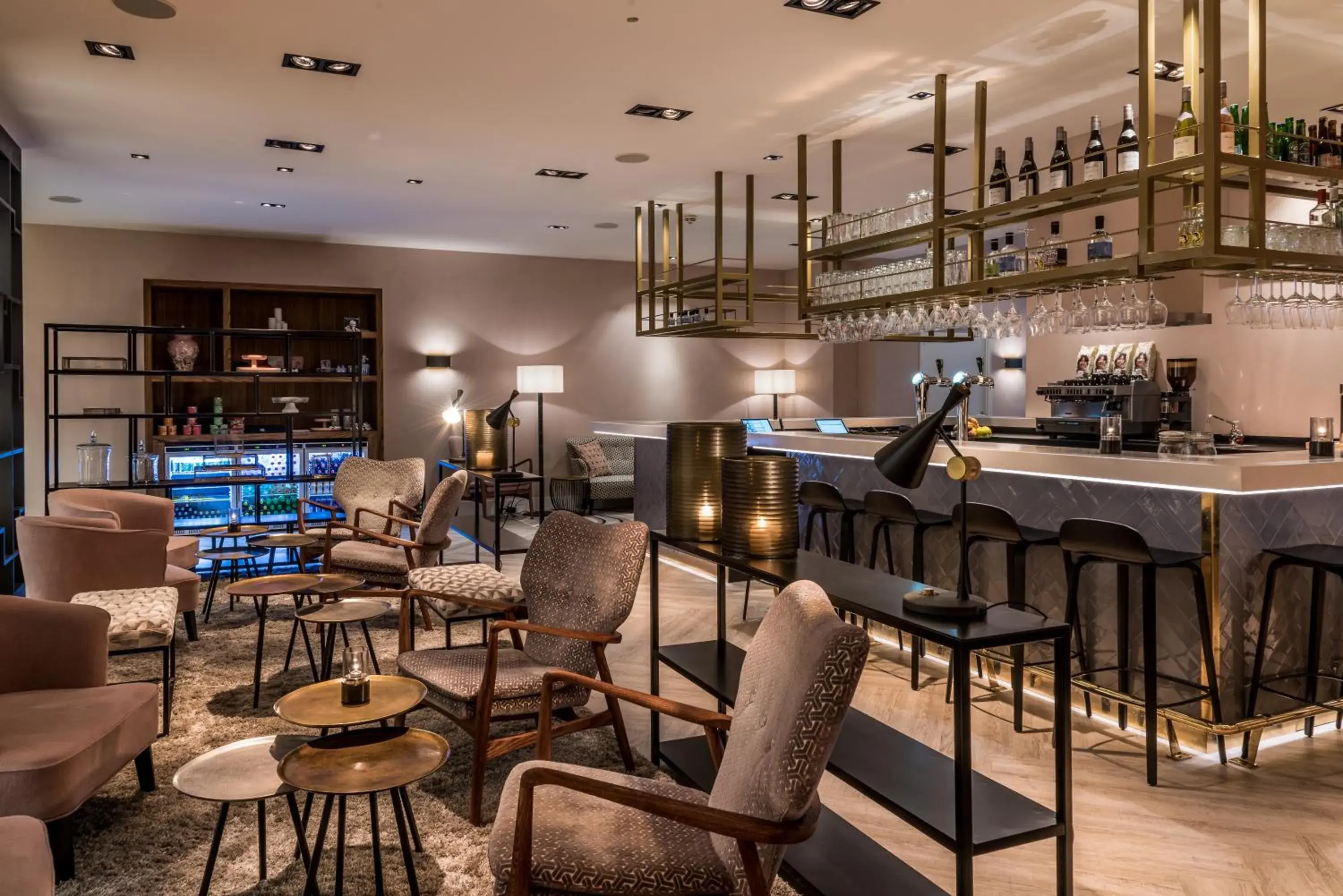 Lounge or bar in Sandton Eindhoven Centre - Private parking Lounge or bar in Sandton Eindhoven Centre - Private parking