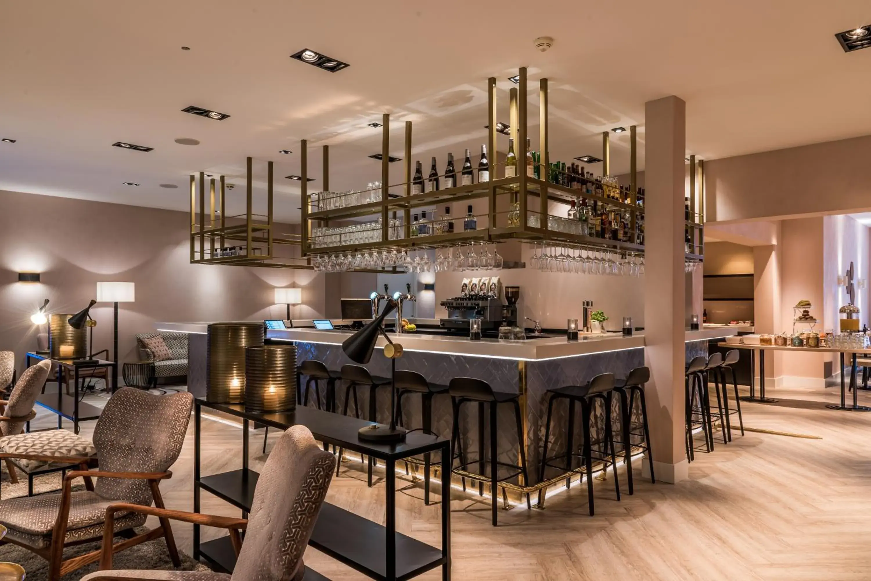 Lounge or bar in Sandton Eindhoven Centre - Private parking Lounge or bar in Sandton Eindhoven Centre - Private parking