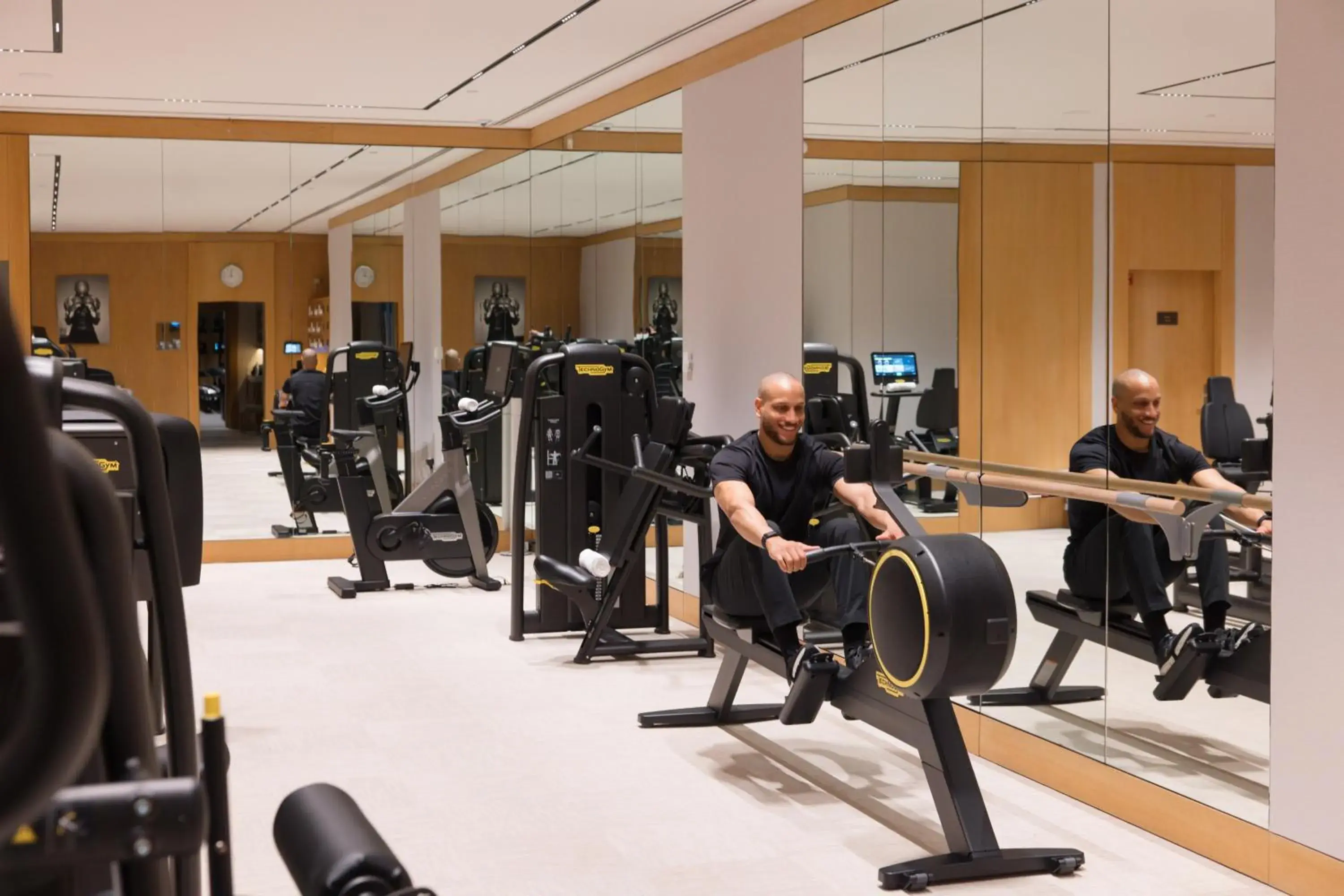 Fitness centre/facilities in The Peninsula Paris Fitness centre/facilities in The Peninsula Paris