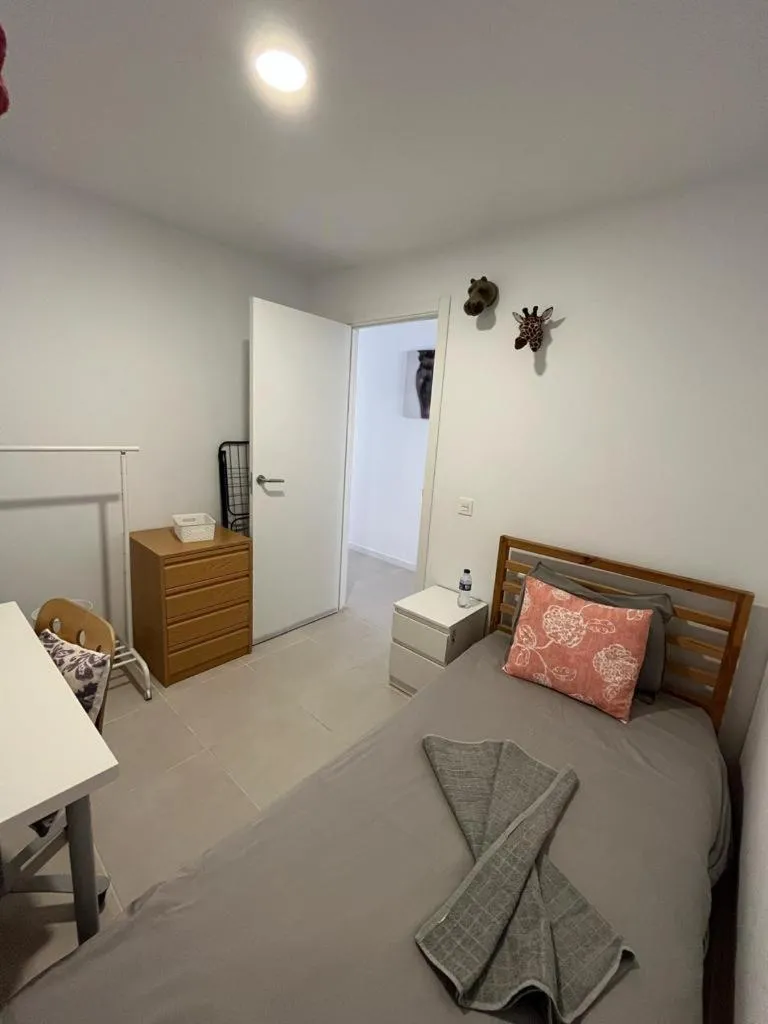 Bed in Sunny Cozy & Pretty Penthouse in Central SC