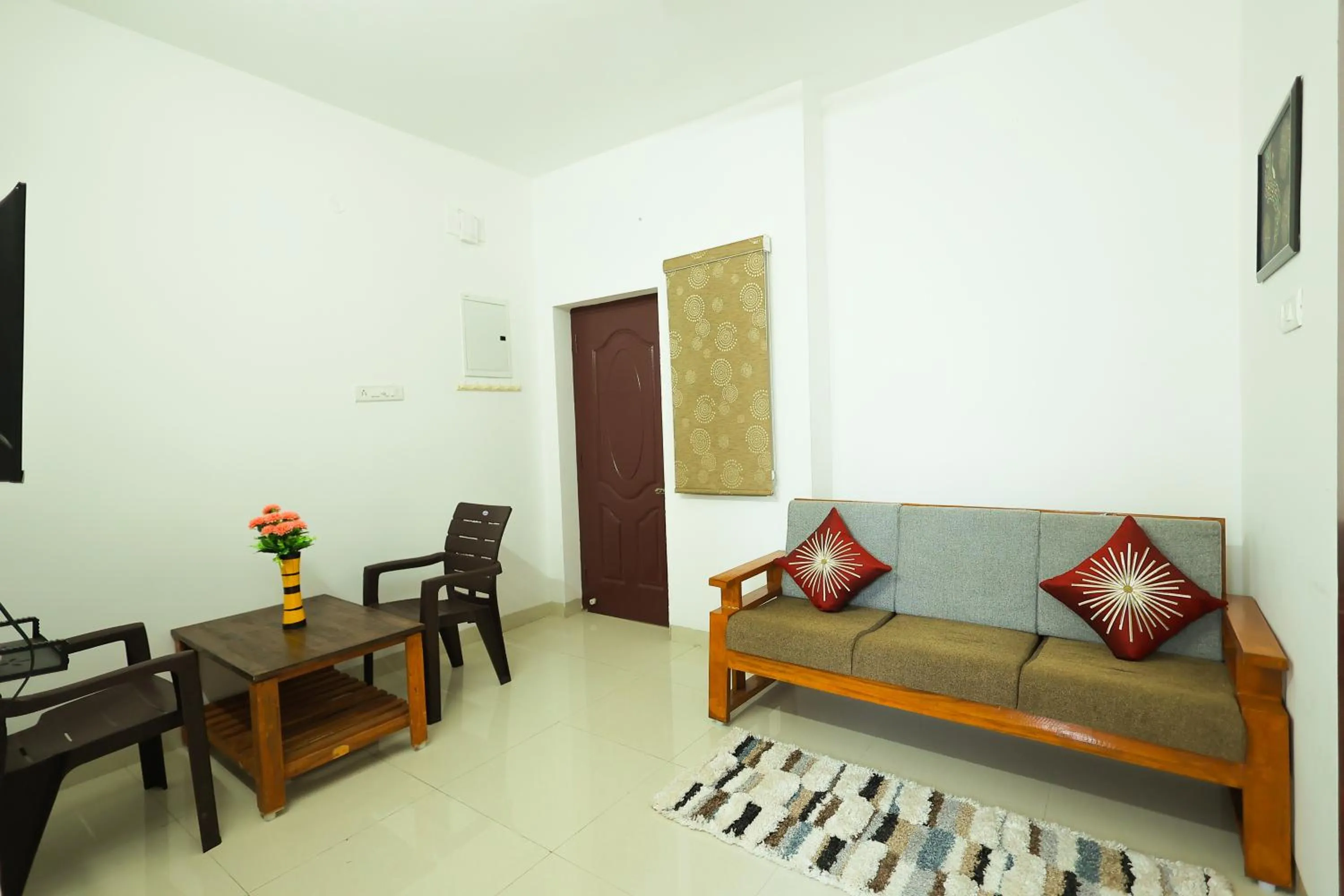 TV and multimedia in Royal Beach Service Apartment