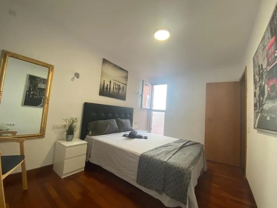 Bright lovely quiet flat very centric in SC
