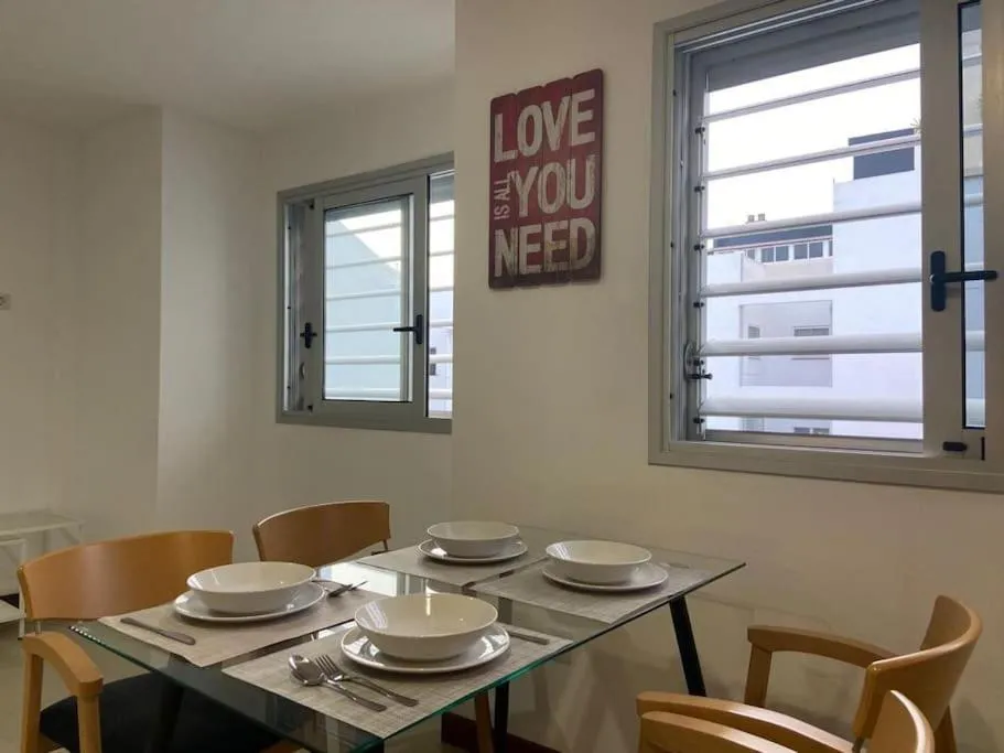 Bright lovely quiet flat very centric in SC