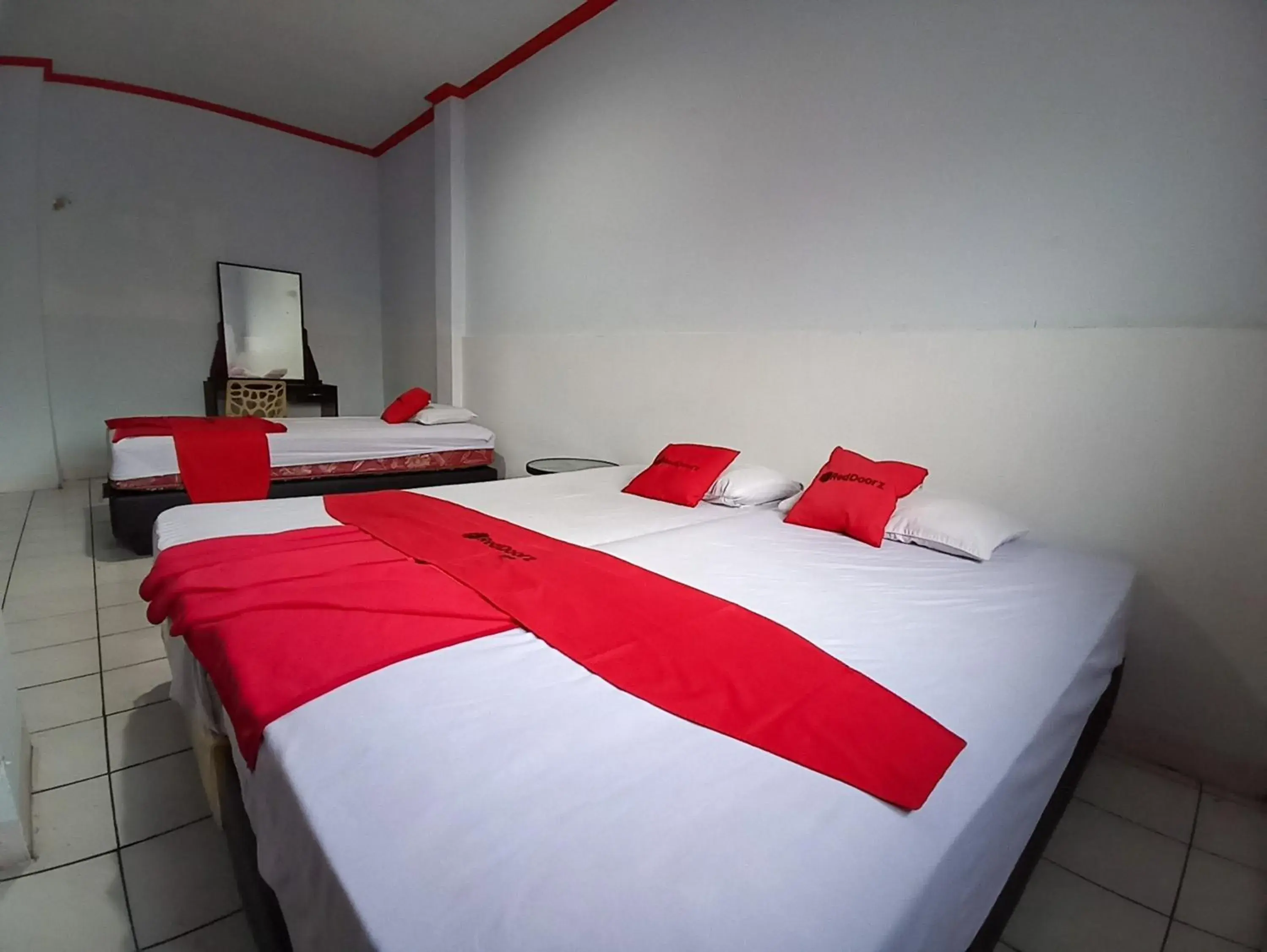 Family Room in RedDoorz near Sam Ratulangi Manado Family Room in RedDoorz near Sam Ratulangi Manado