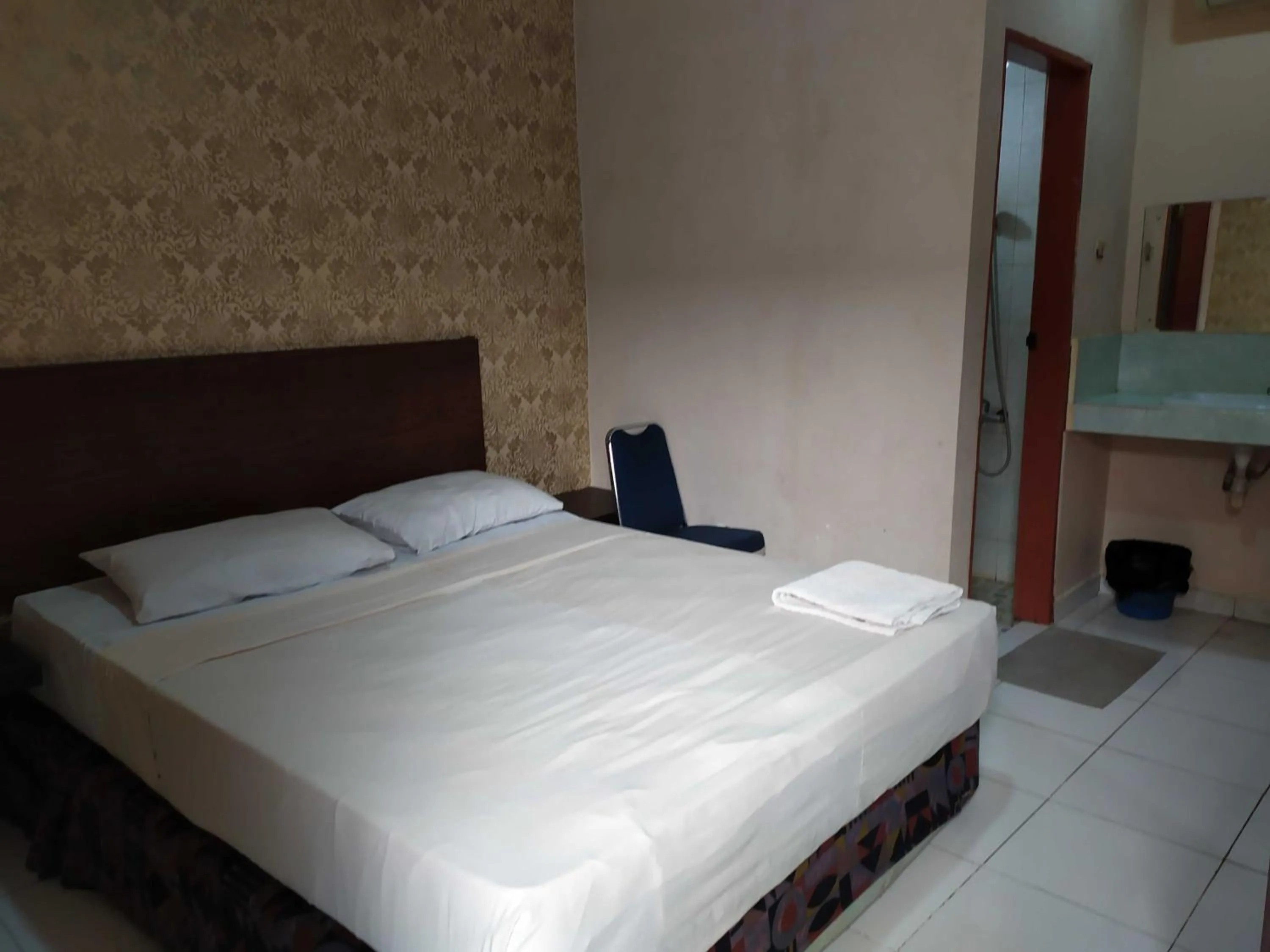 Bedroom, Bed in Hotel O Savira Near Barru