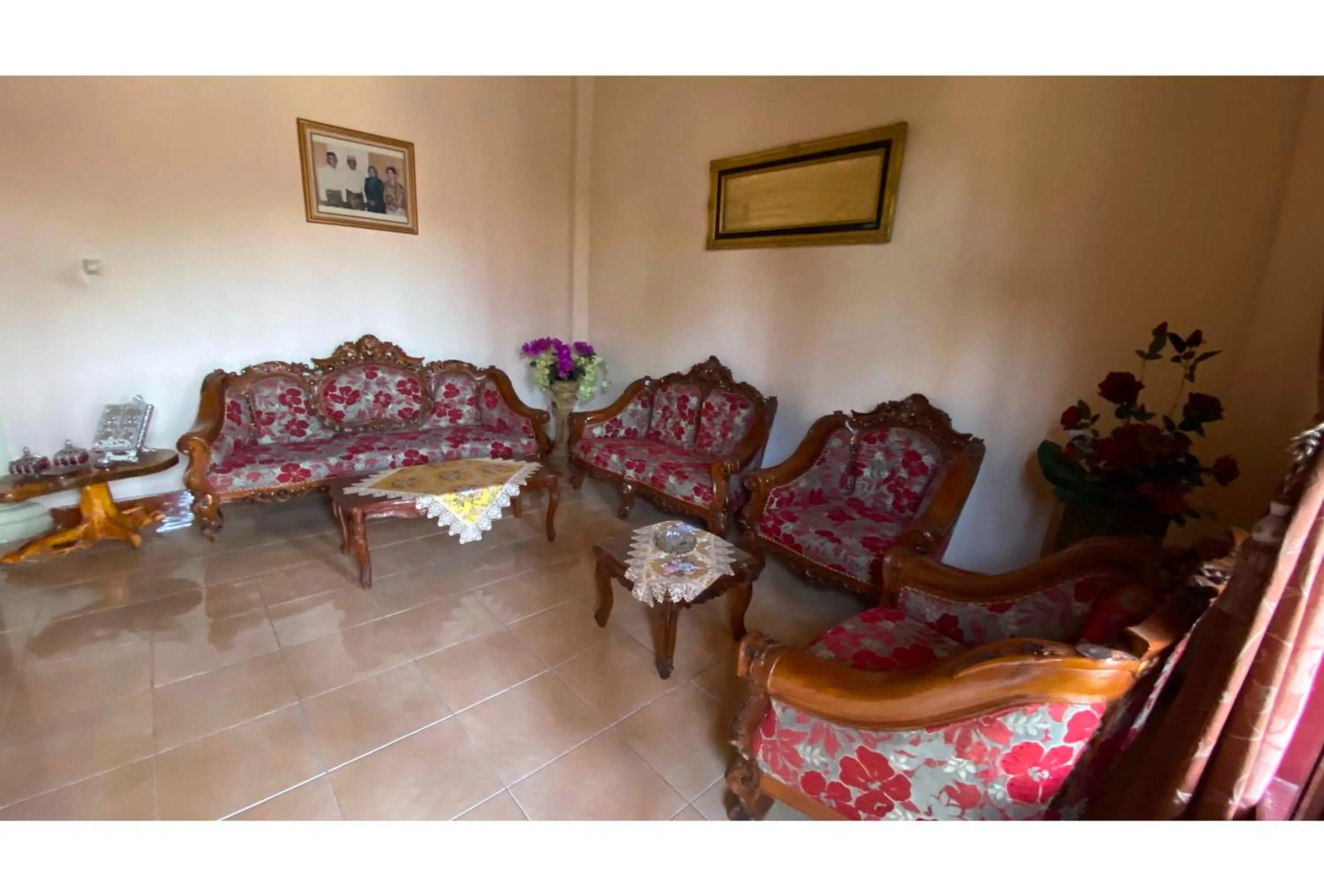 Lobby or reception in Hotel O Savira Near Barru