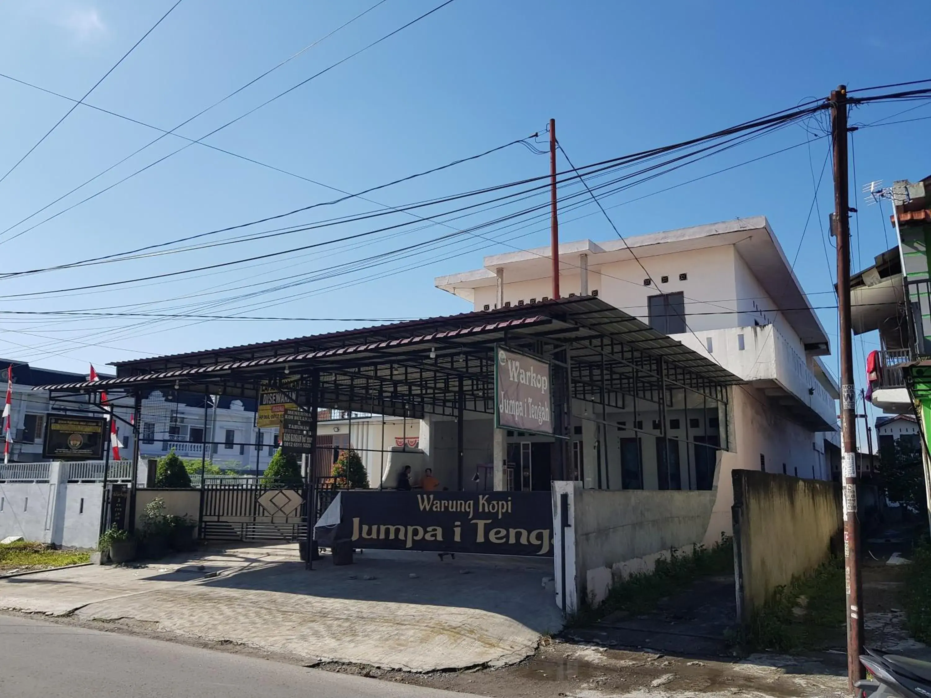 Facade/entrance in Hotel O Cempaka Syariah Facade/entrance in Hotel O Cempaka Syariah