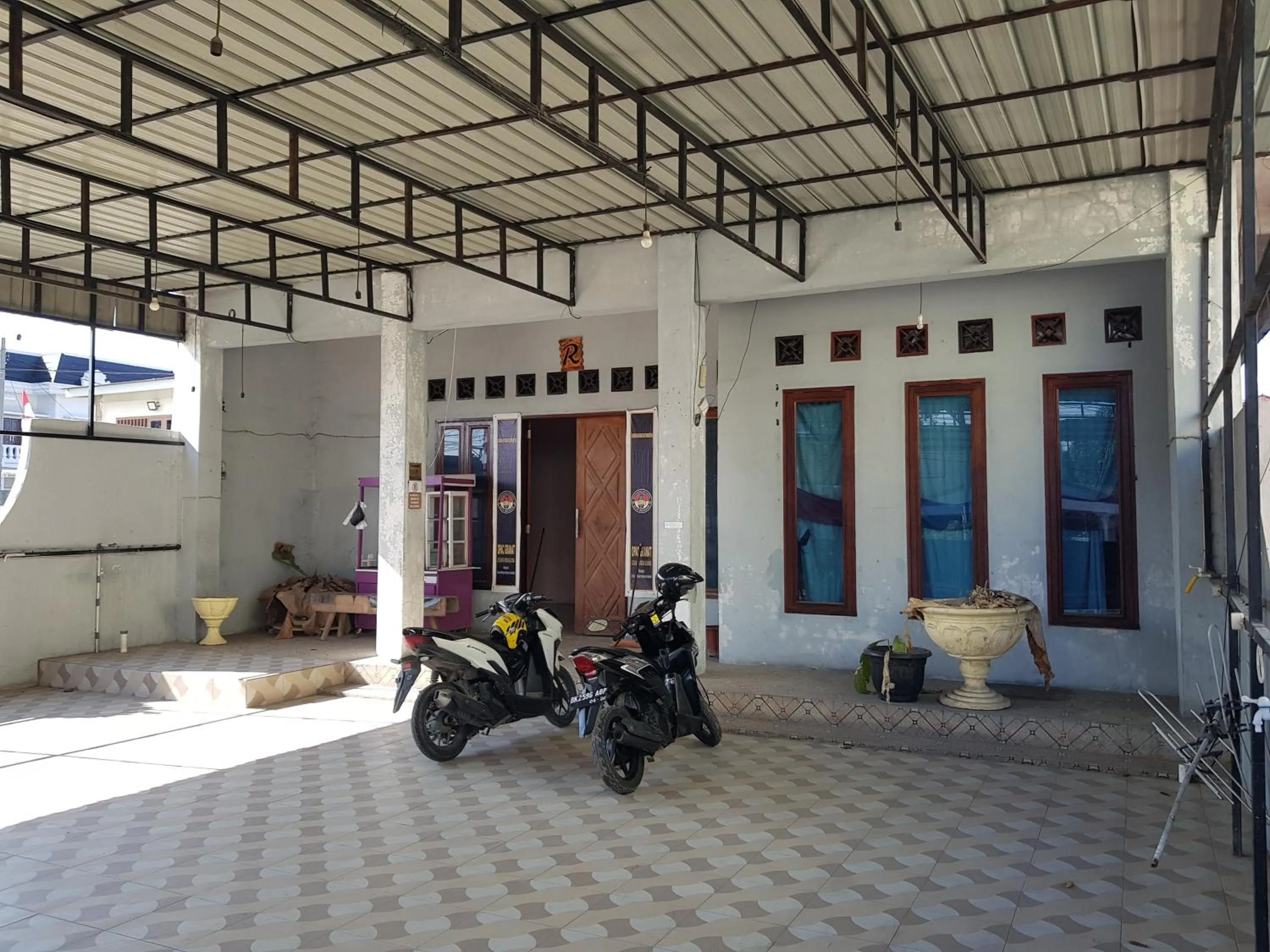 Facade/entrance in Hotel O Cempaka Syariah