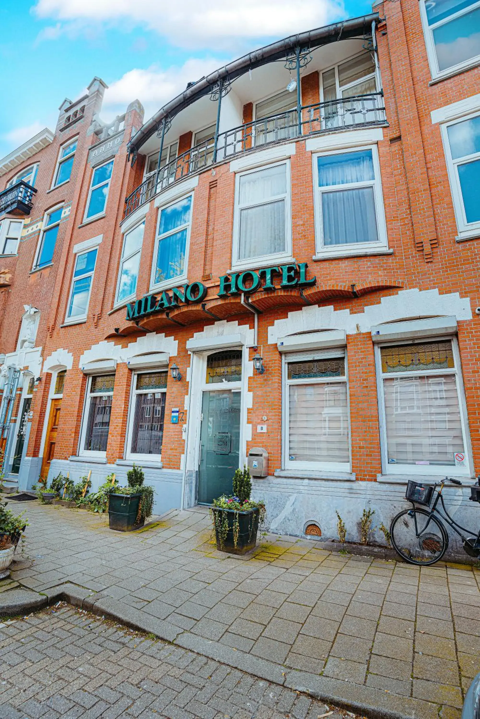 Property building in Boutique Hotel Milano Rotterdam-Centre Property building in Boutique Hotel Milano Rotterdam-Centre