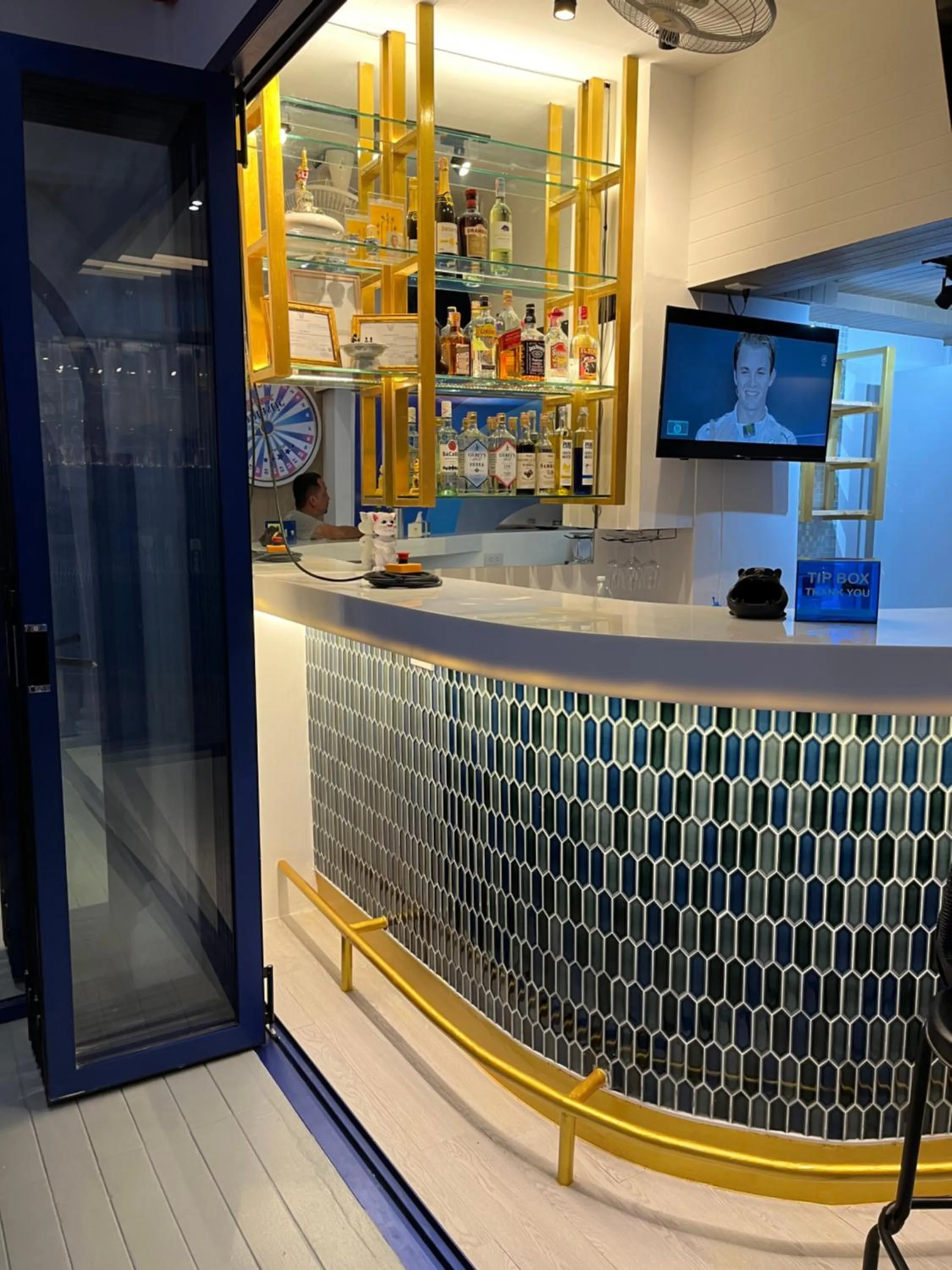 Lounge or bar in Fantastic Karon Beach guest house