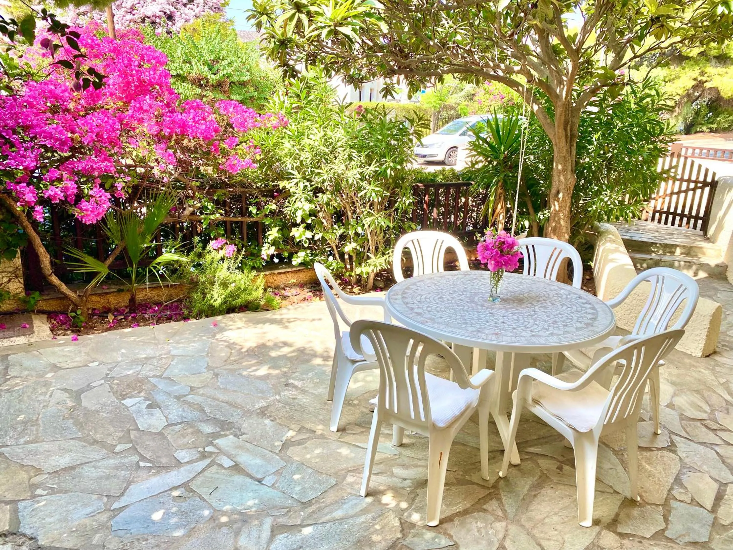2 Bedroom, Sea Side Retreat Saronida