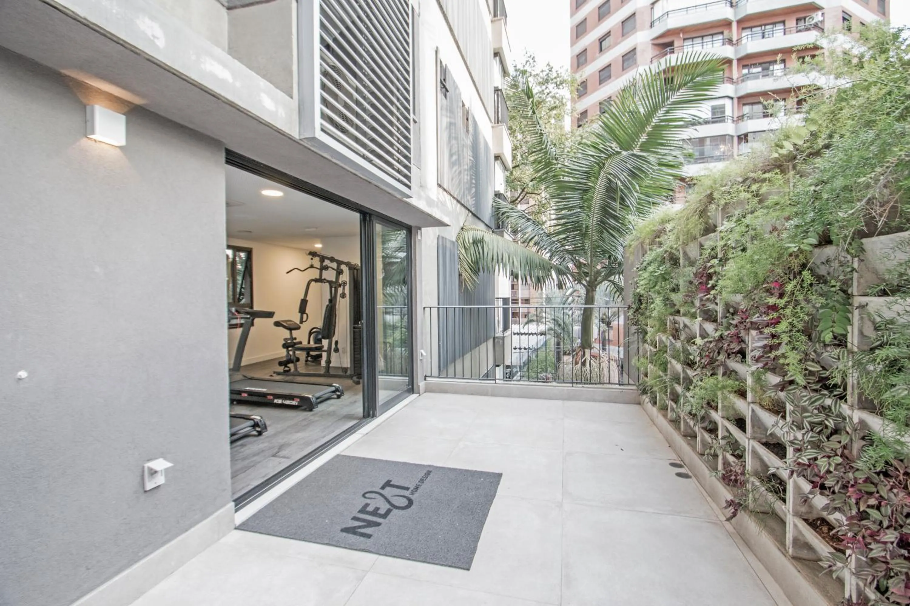 Day in Next Home Design by Viva - Apartamentos em prédio próximo ao Parque do Ibirapuera