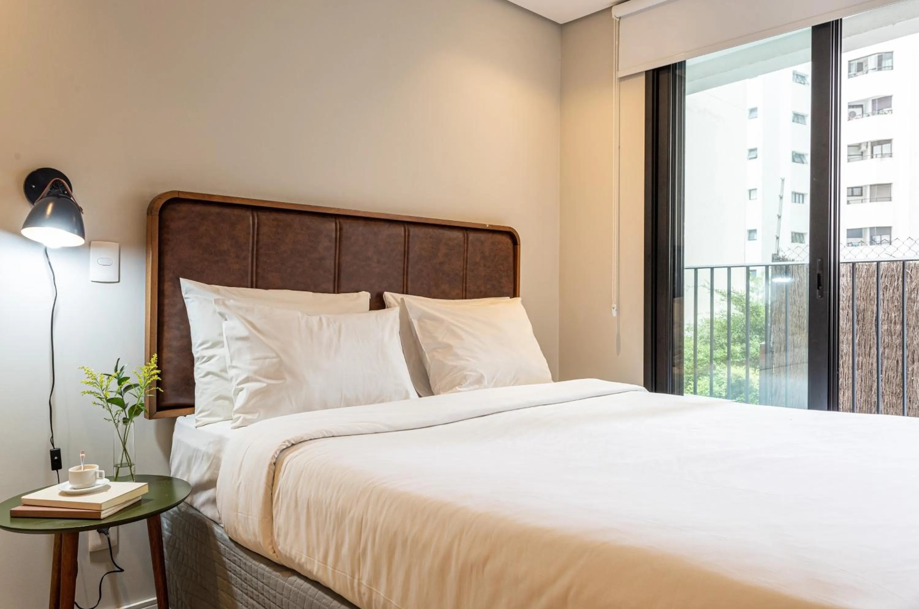 Bed in Next Home Design by Viva - Apartamentos em prédio próximo ao Parque do Ibirapuera