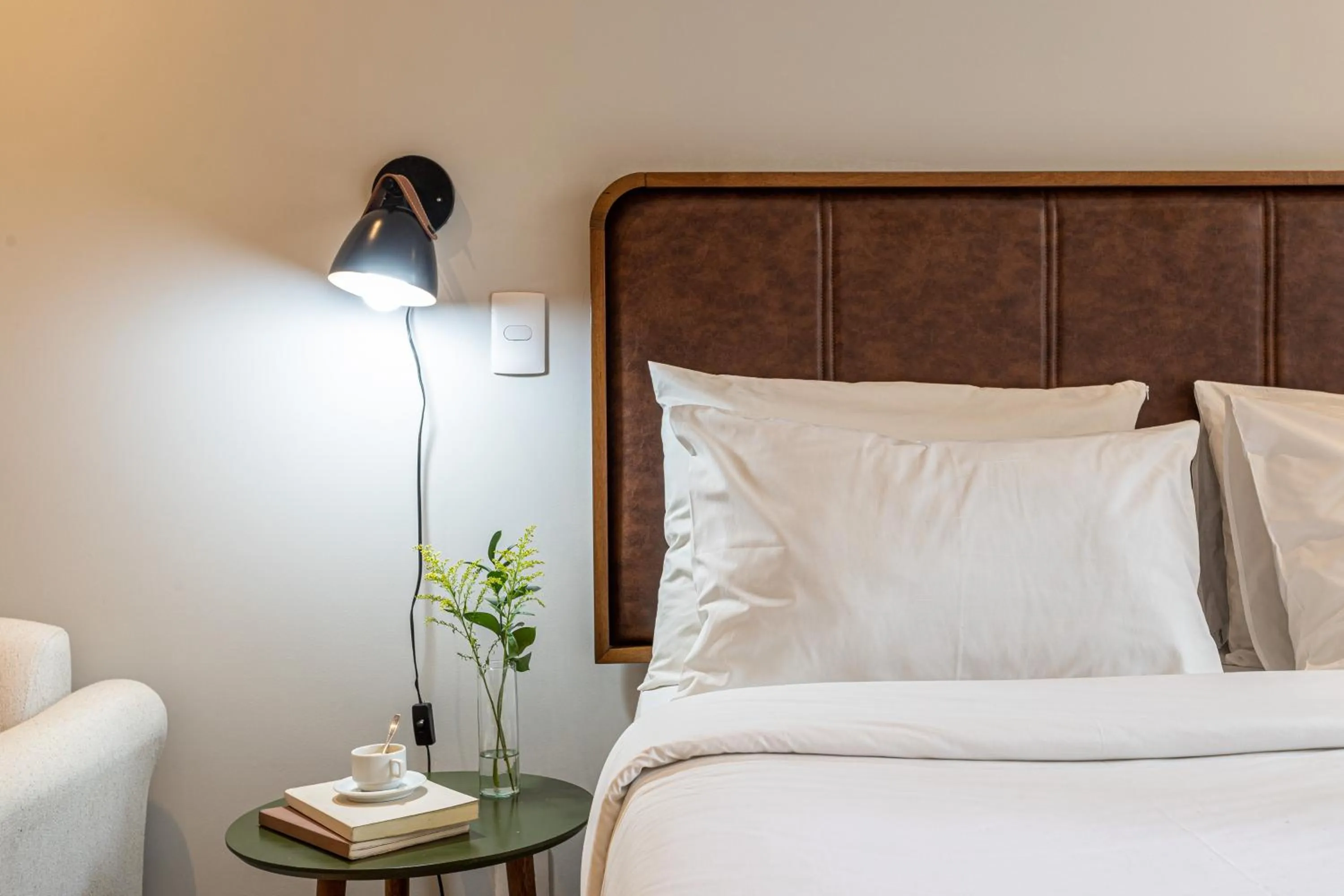 Bed in Next Home Design by Viva - Apartamentos em prédio próximo ao Parque do Ibirapuera