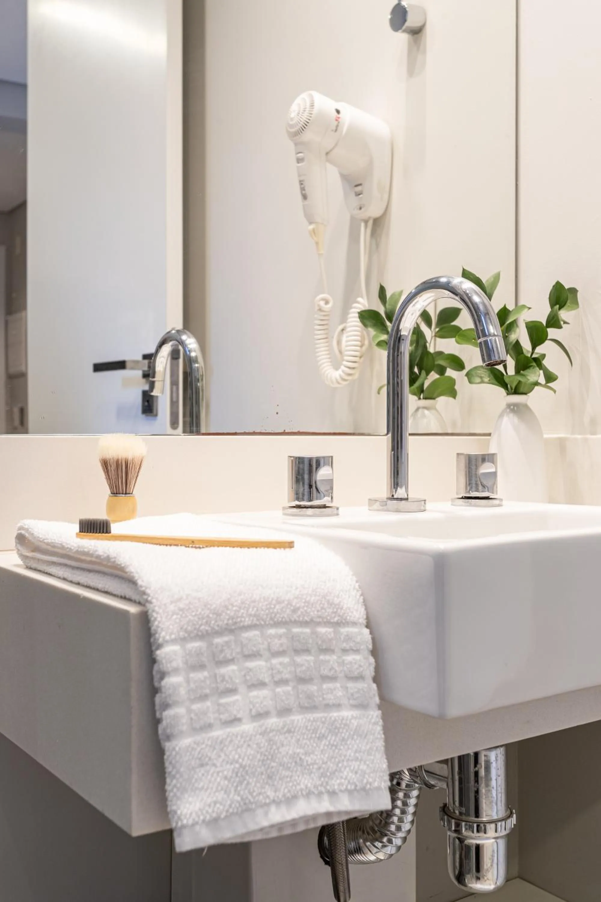 Bathroom in Next Home Design by Viva - Apartamentos em prédio próximo ao Parque do Ibirapuera