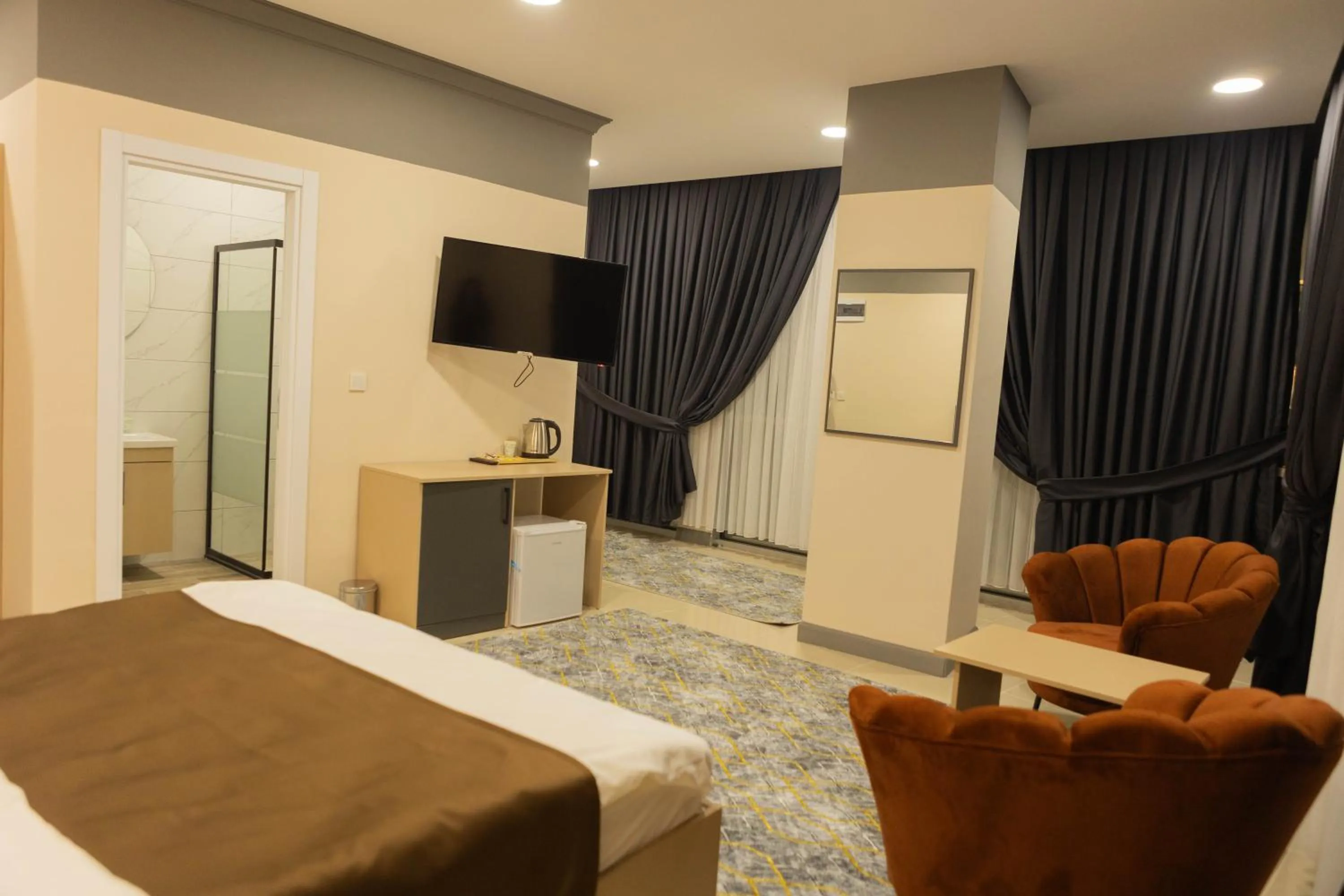 Photo of the whole room in City Night Suites & Hotels