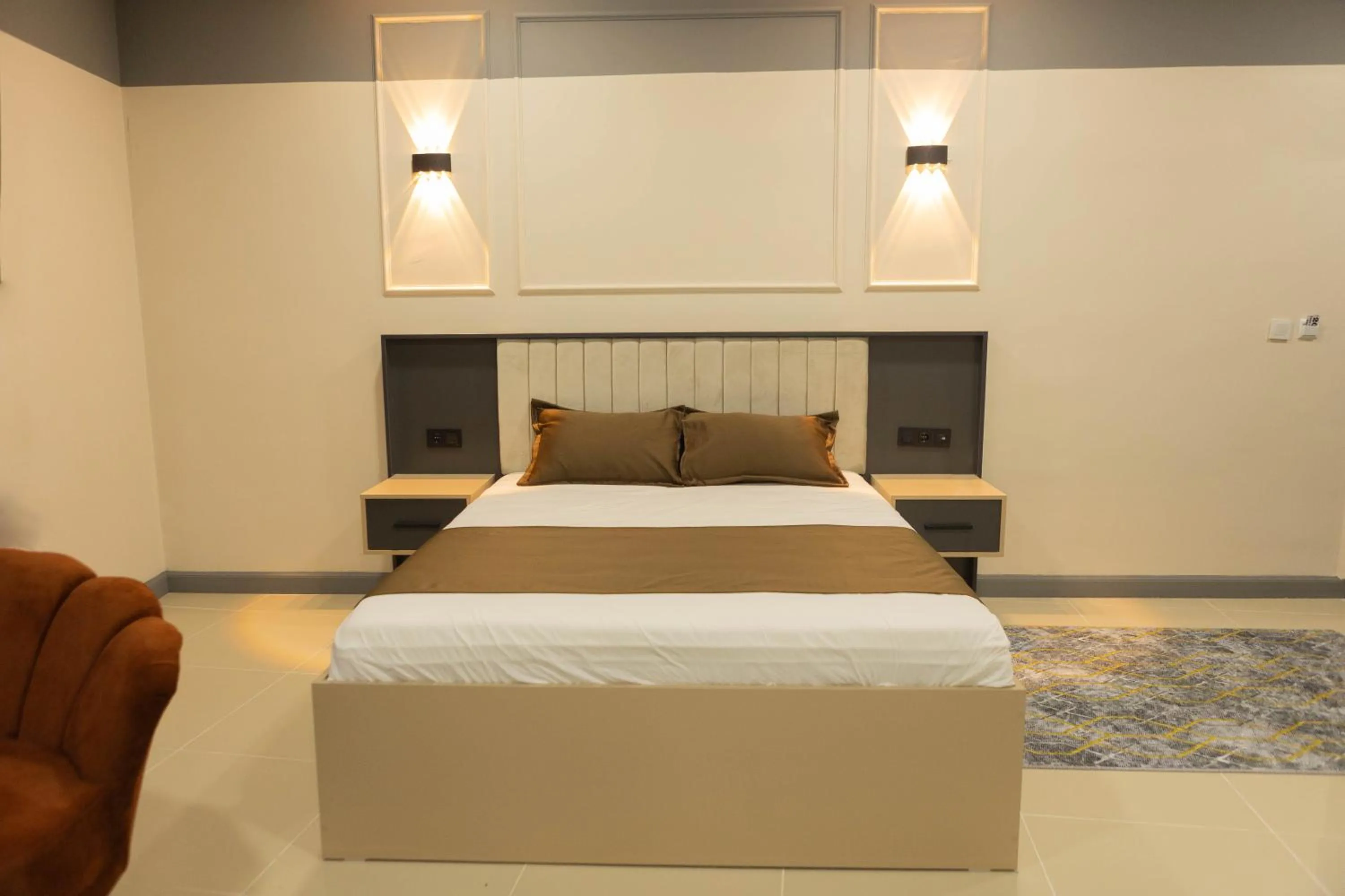 Bed in City Night Suites & Hotels