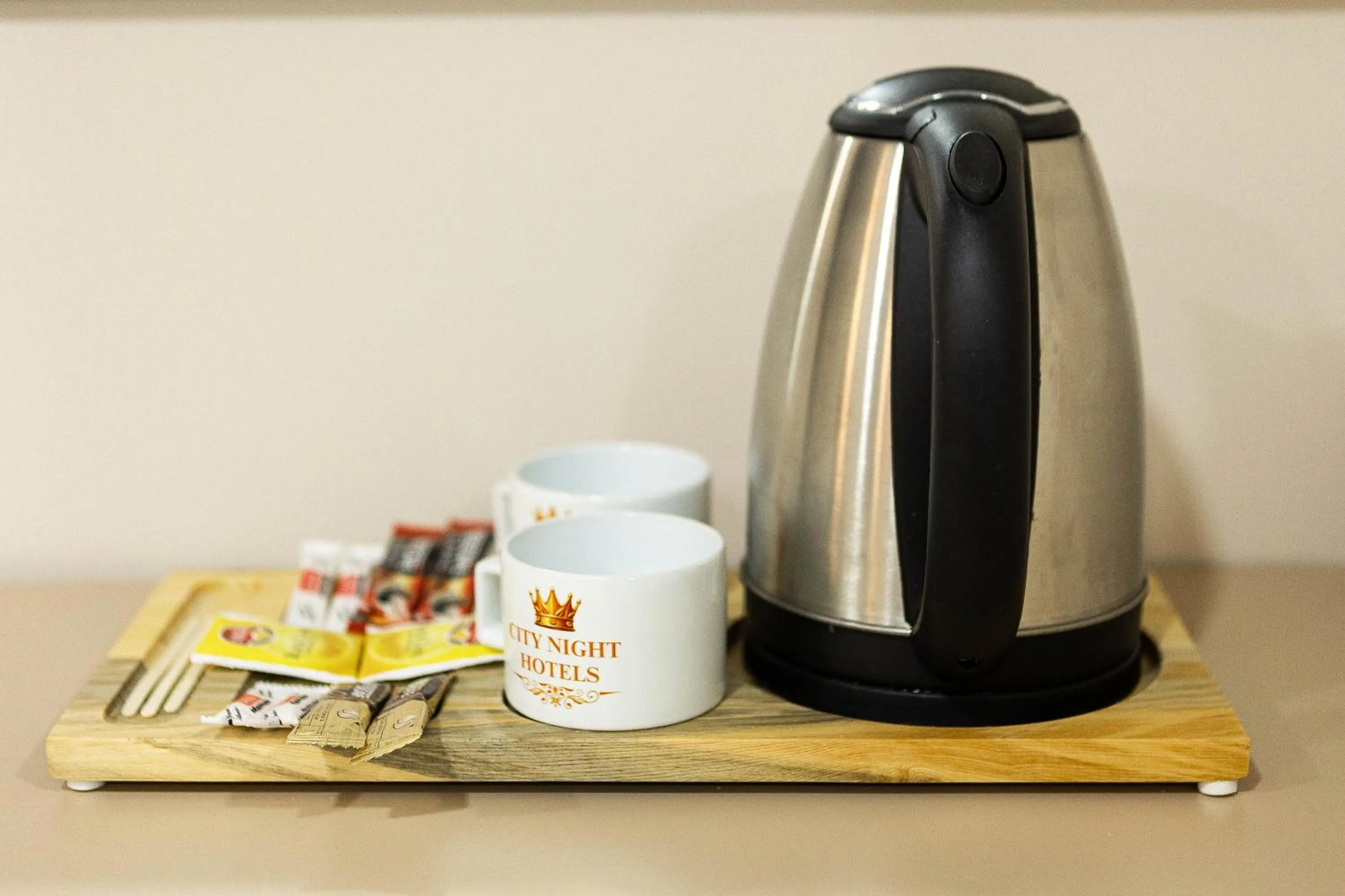 Coffee/tea facilities in City Night Suites & Hotels